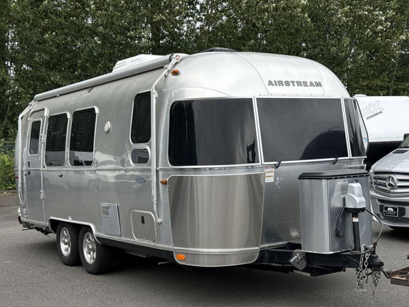 A photo of this 2017 Airstream Flying Cloud 23FB