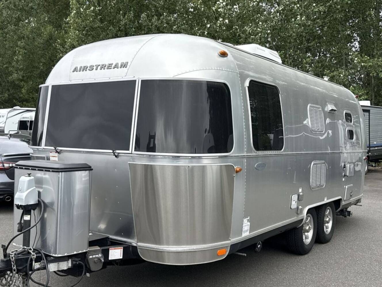 A photo of this 2017 Airstream Flying Cloud 23FB