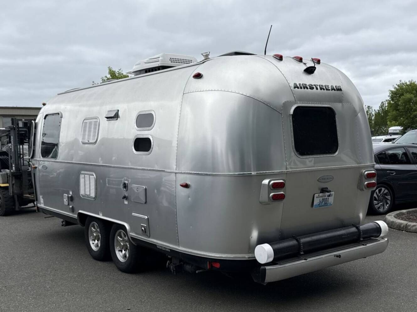 A photo of this 2017 Airstream Flying Cloud 23FB