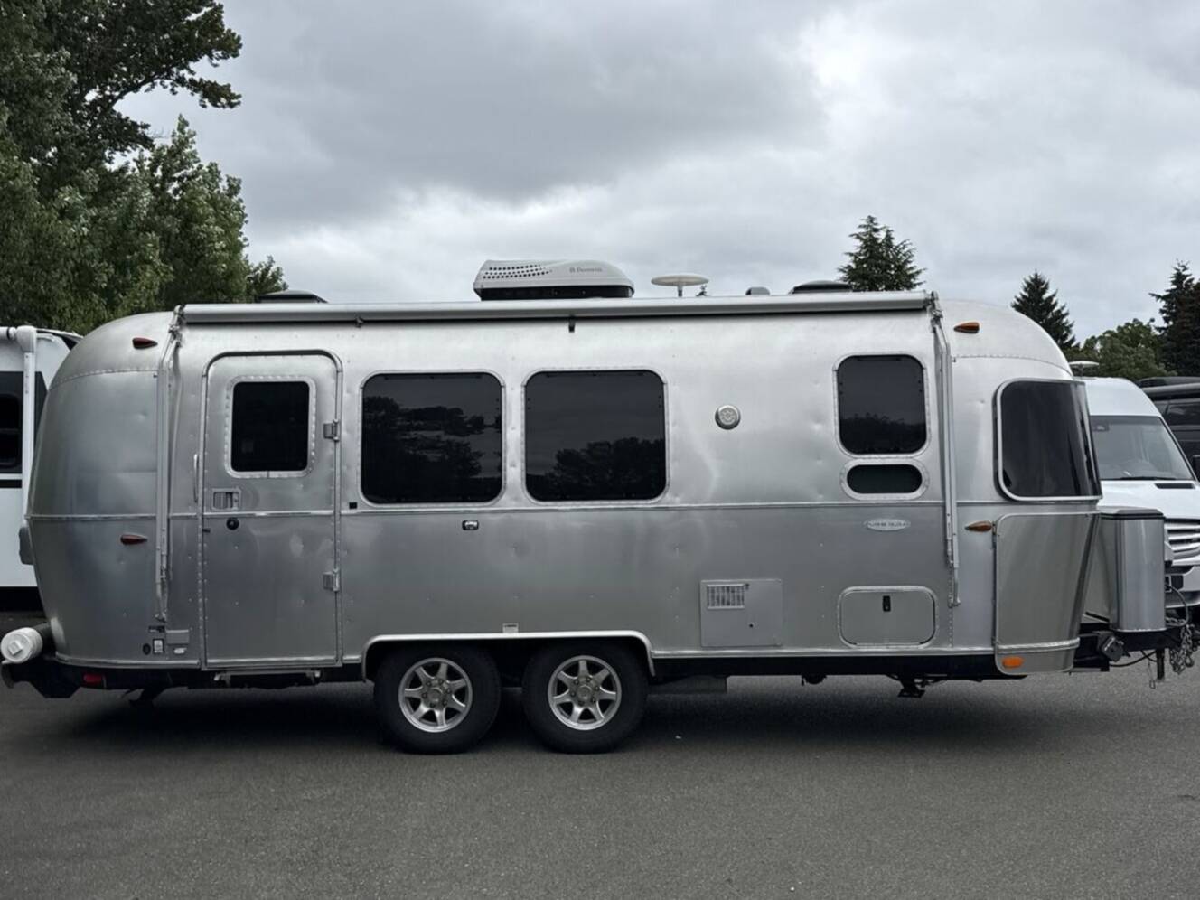 A photo of this 2017 Airstream Flying Cloud 23FB