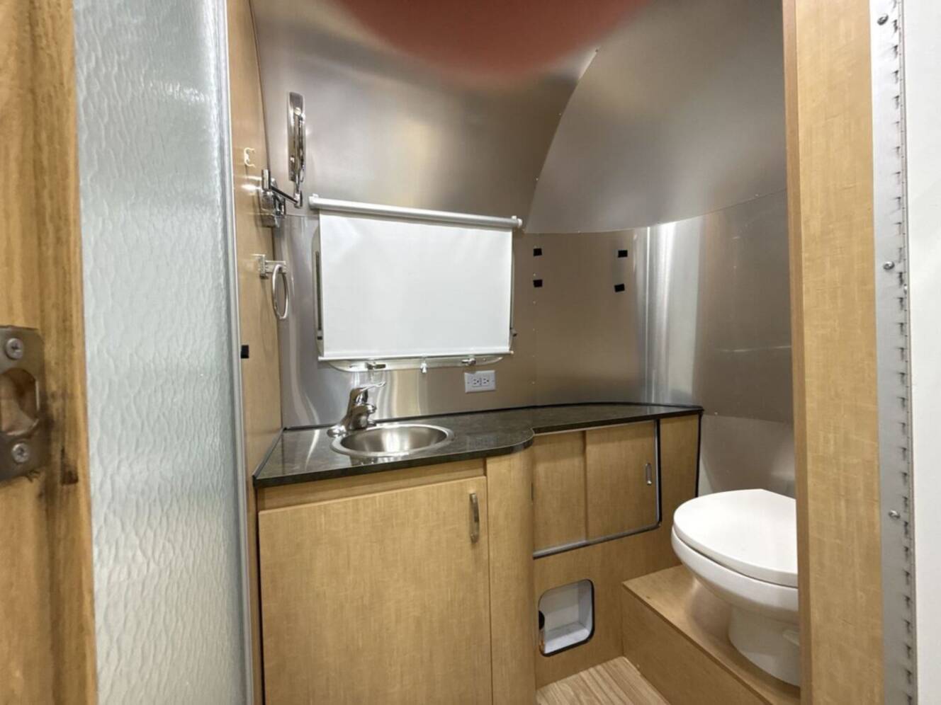 A photo of this 2017 Airstream Flying Cloud 23FB