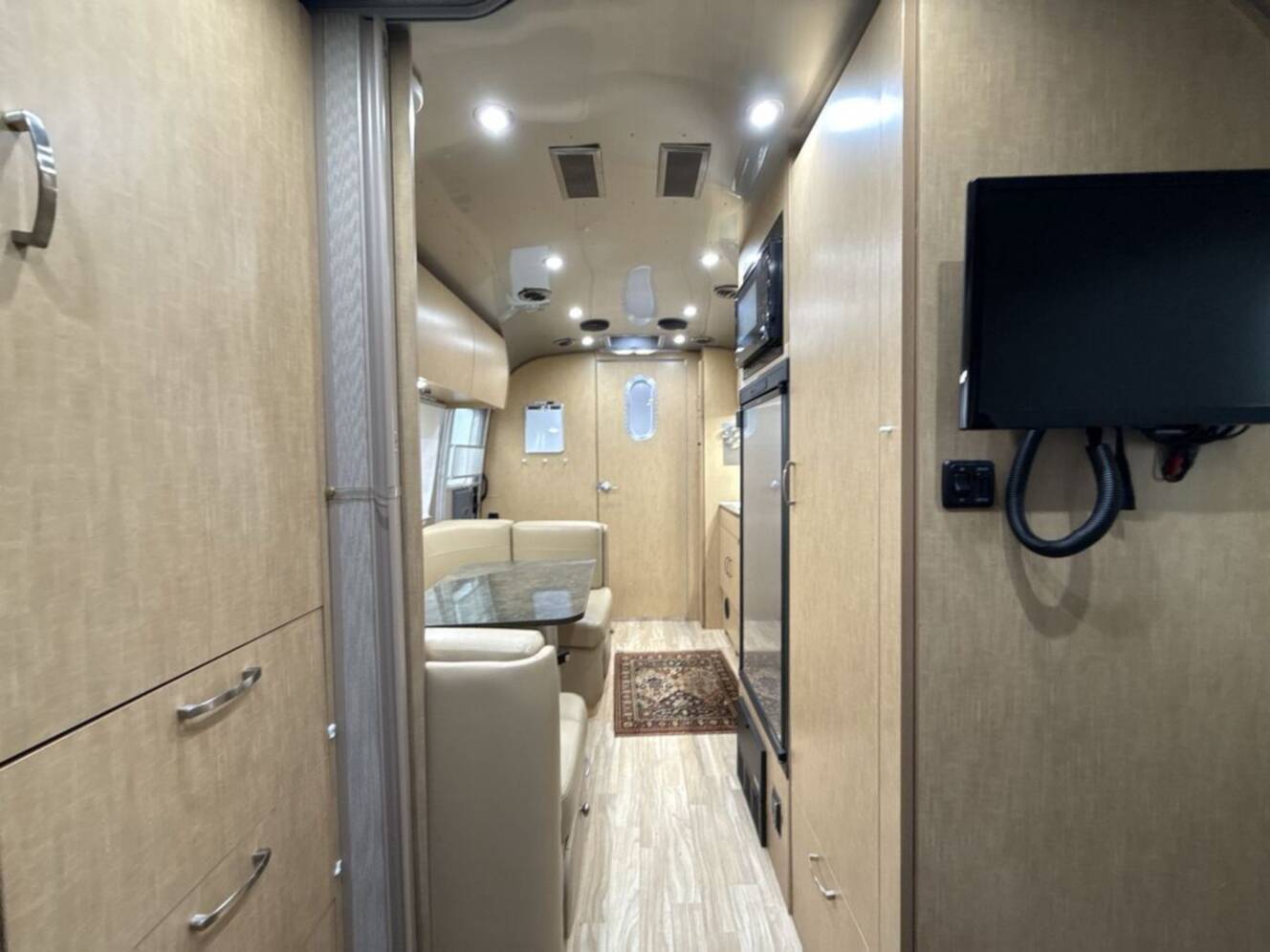 A photo of this 2017 Airstream Flying Cloud 23FB
