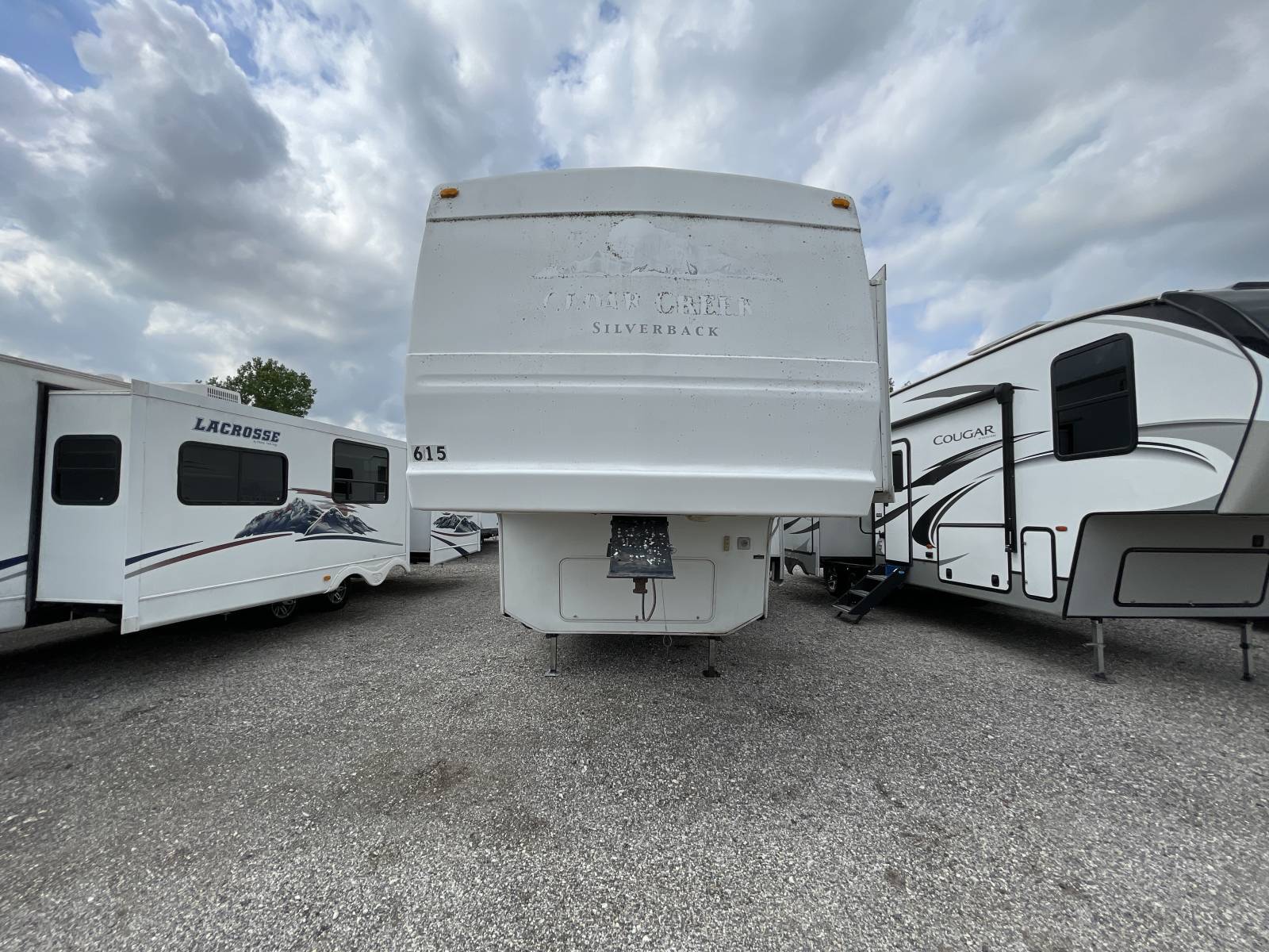 2004 FOREST RIVER CEDAR CREEK SILVERBACK 29LRLBS