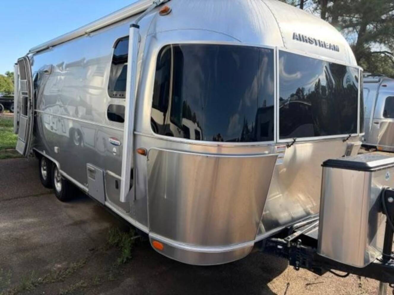 A photo of this 2018 Airstream International Serenity 25RB