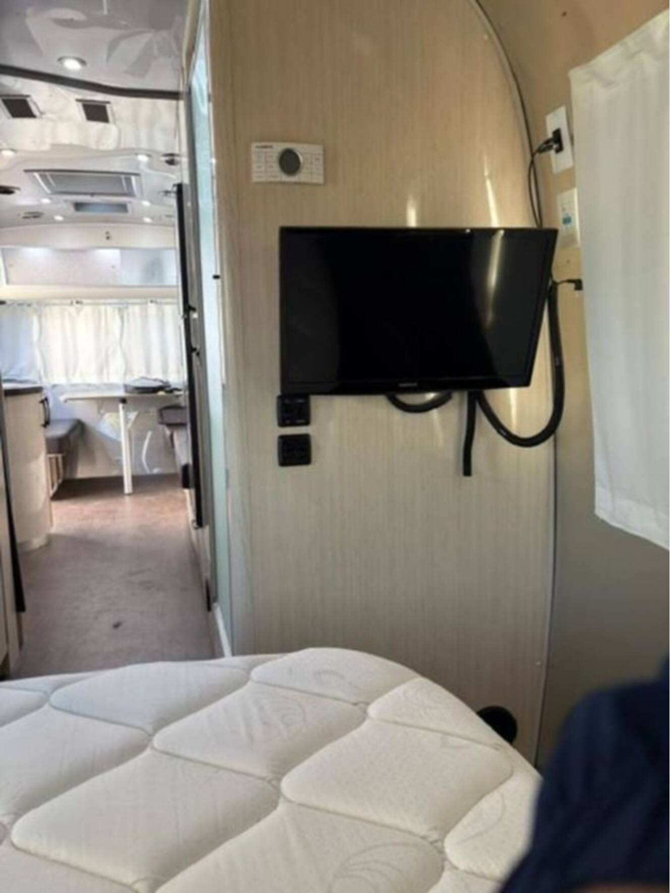 A photo of this 2018 Airstream International Serenity 25RB