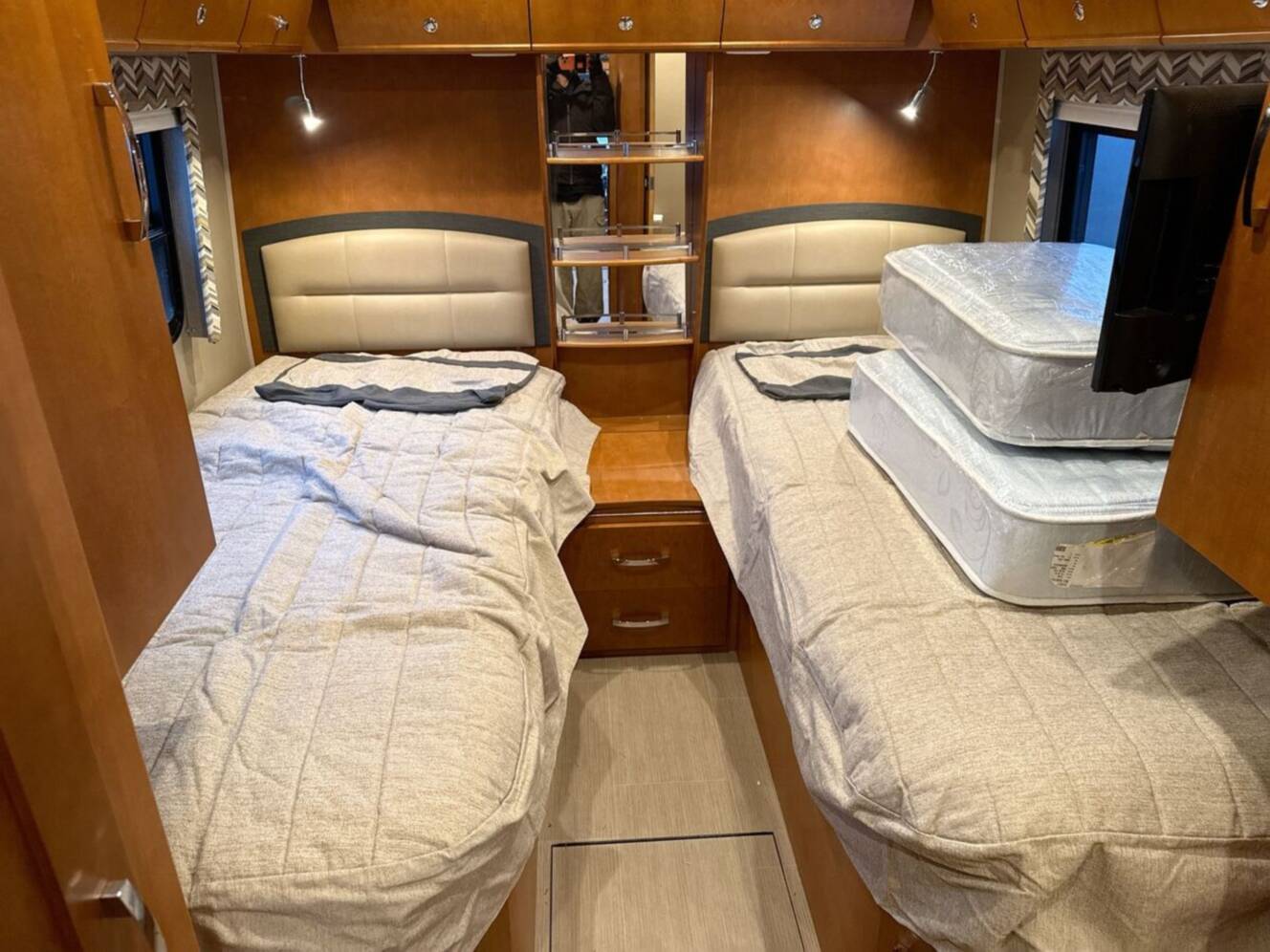 A photo of this 2016 Leisure Travel Unity 24TB