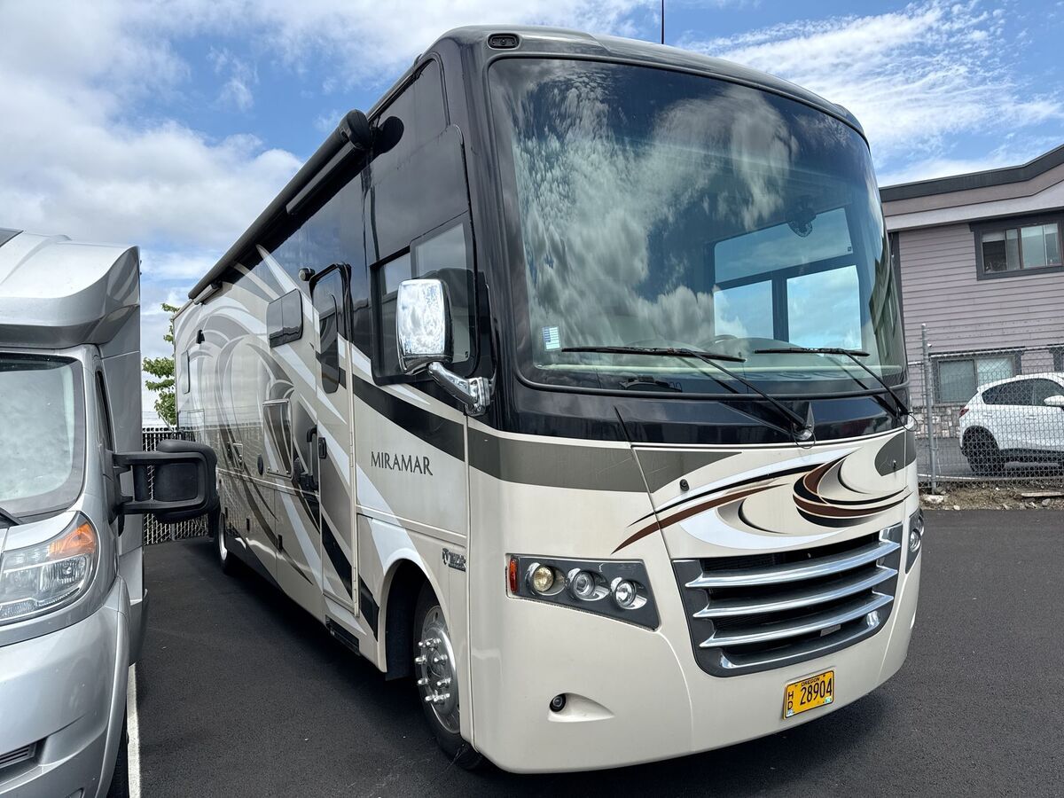 2017 Thor Motor Coach Miramar 33.5 in medford OR