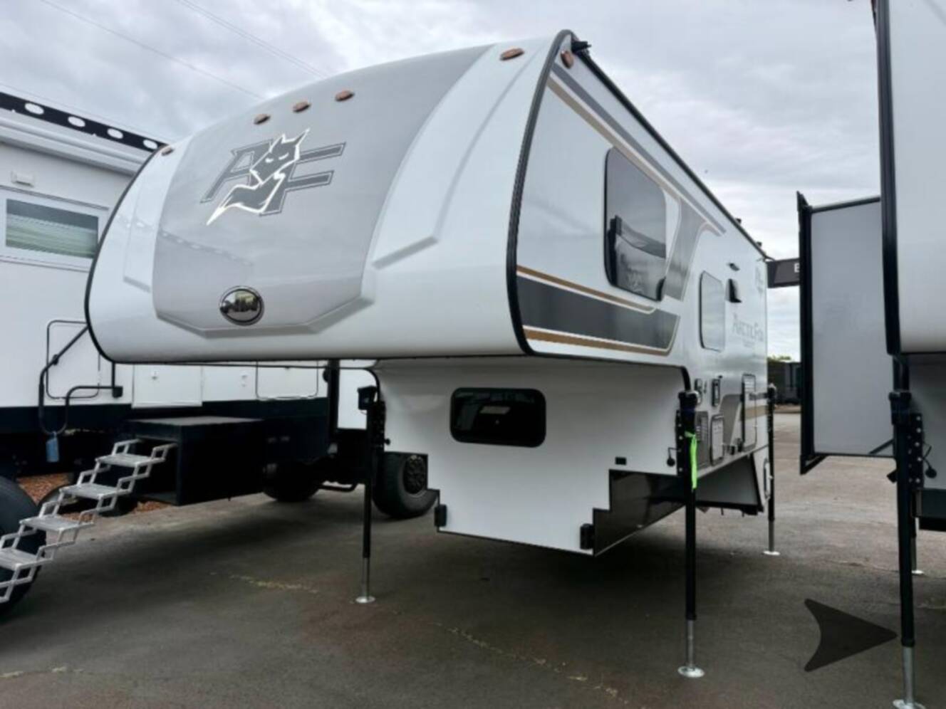 A photo of this 2027 Northwood Arctic Fox 990