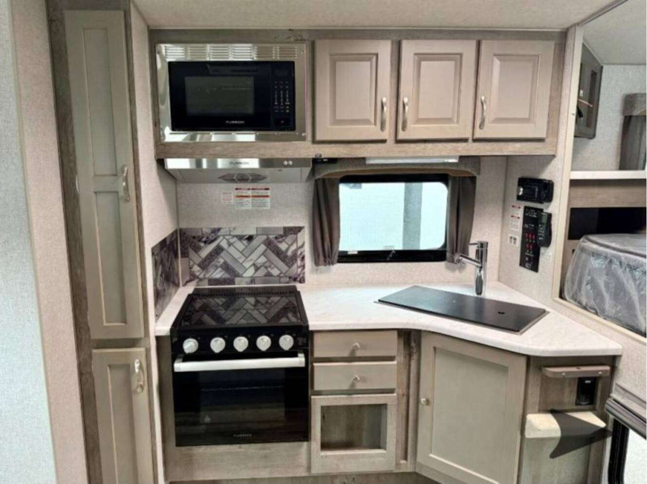 A photo of this 2027 Northwood Arctic Fox 990