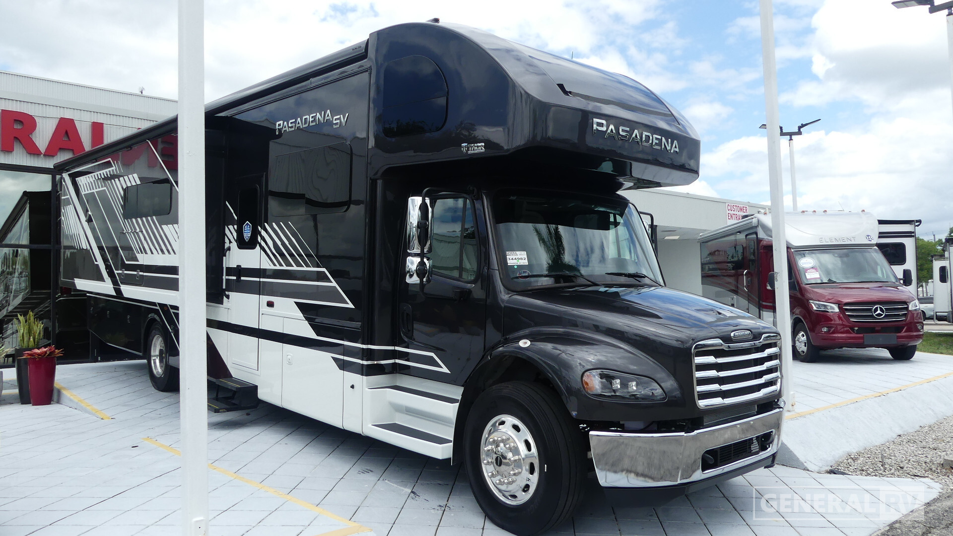 2027 Thor Motor Coach PASADENA SV 38FX in fort myers FL