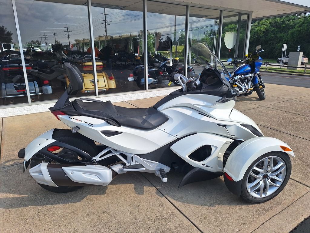 2014 Can-Am Spyder® ST SE5 ST SE5 in Bedford Heights, OH