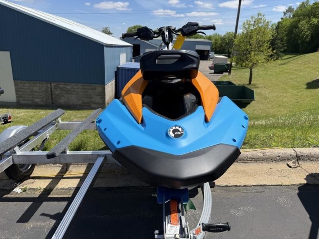 2026 Sea-Doo Spark Trixx for 1 Rotax® 900 ACE - 90 iBR and Au in red wing MN