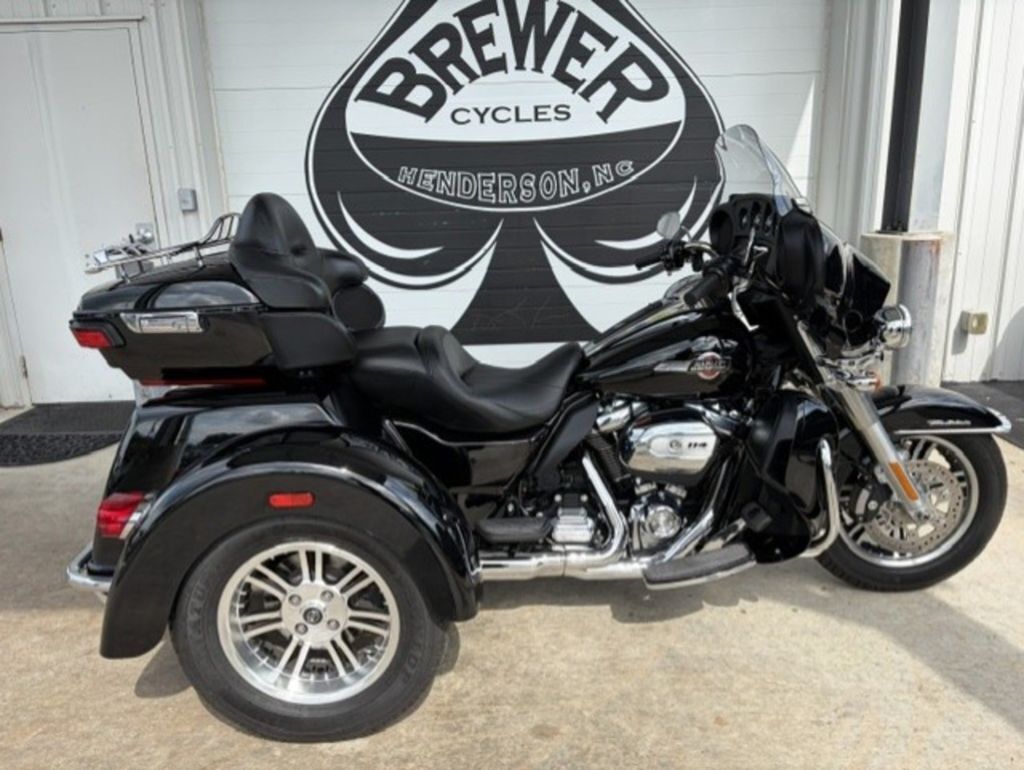 2022 Harley-Davidson® FLHTCUTG - Tri Glide® Ultra ULTRA CLASSIC in Henderson, NC