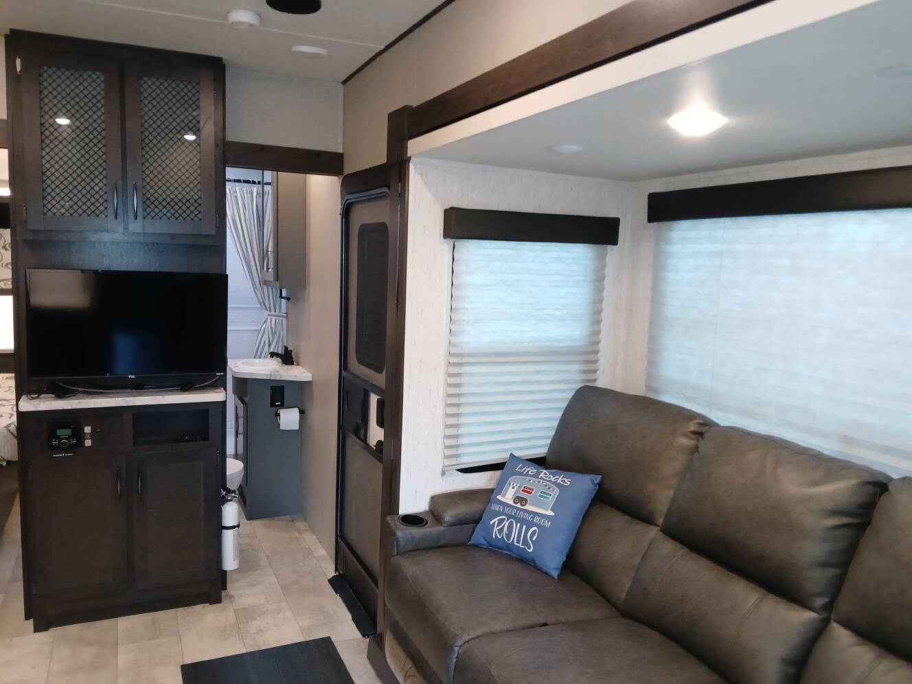 A photo of this 2022 Grand Design MOMENTUM G-CLASS 29G