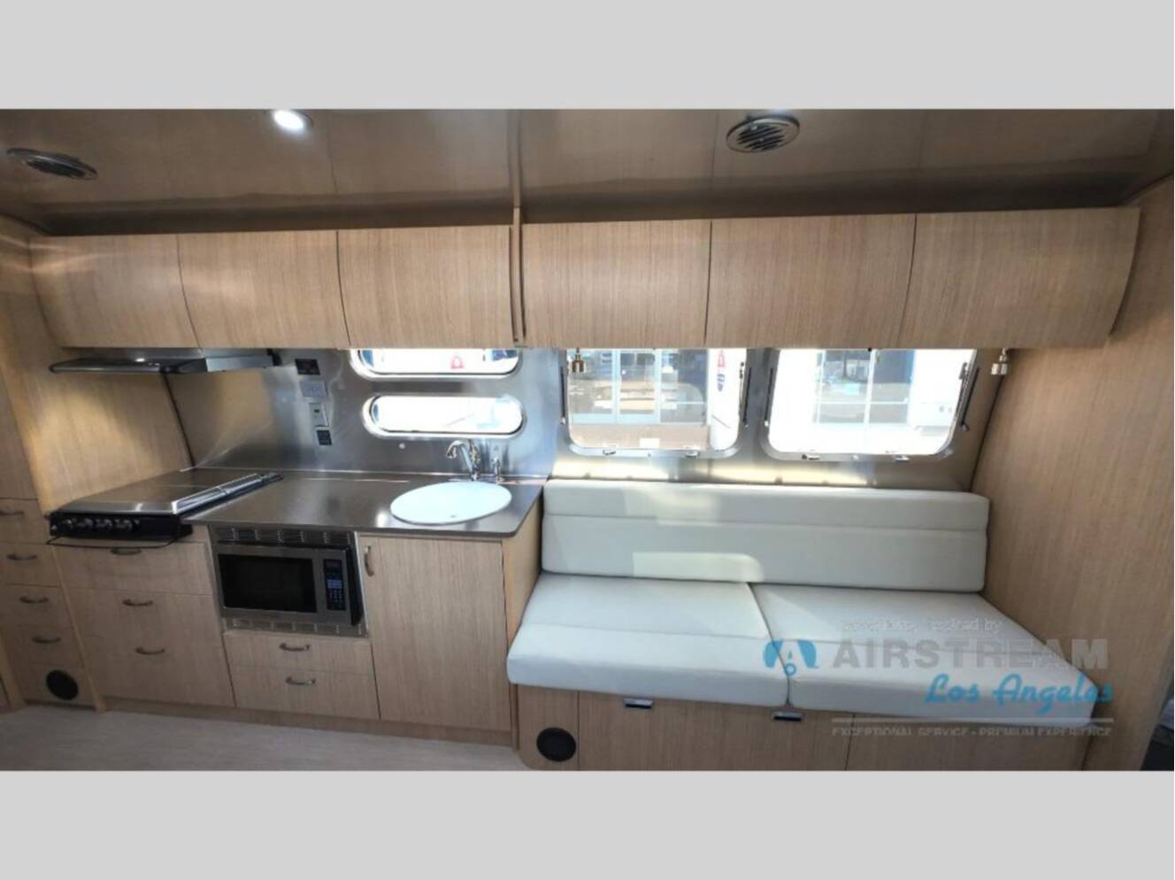 A photo of this 2018 Airstream Flying Cloud 30FB Bunk