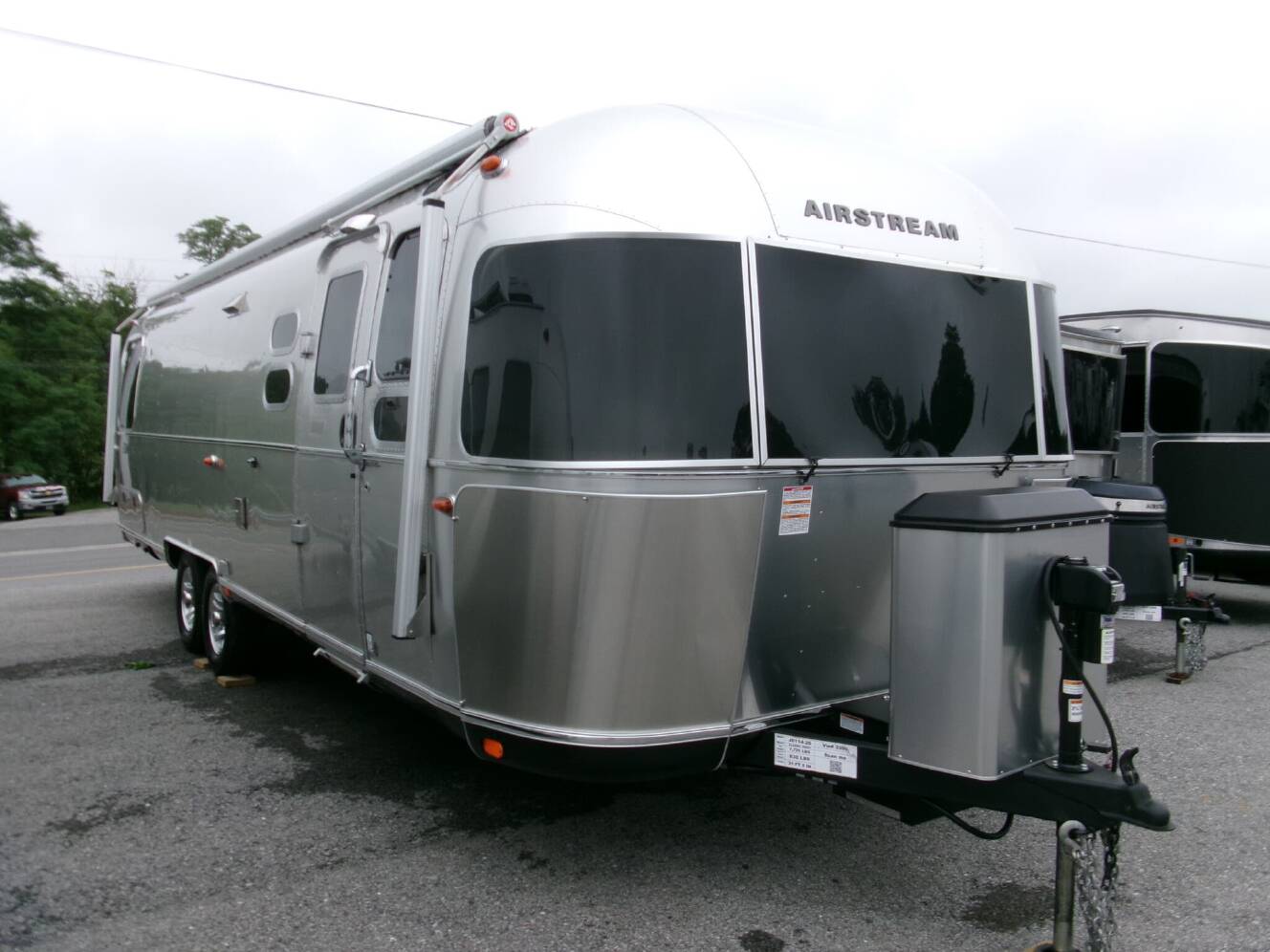 A photo of this 2024 Airstream Classic 30RBT