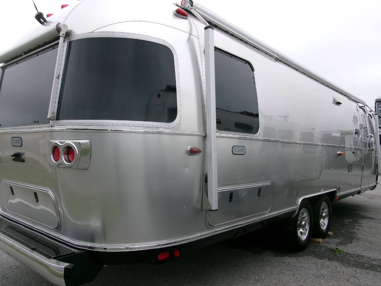 A photo of this 2024 Airstream Classic 30RBT