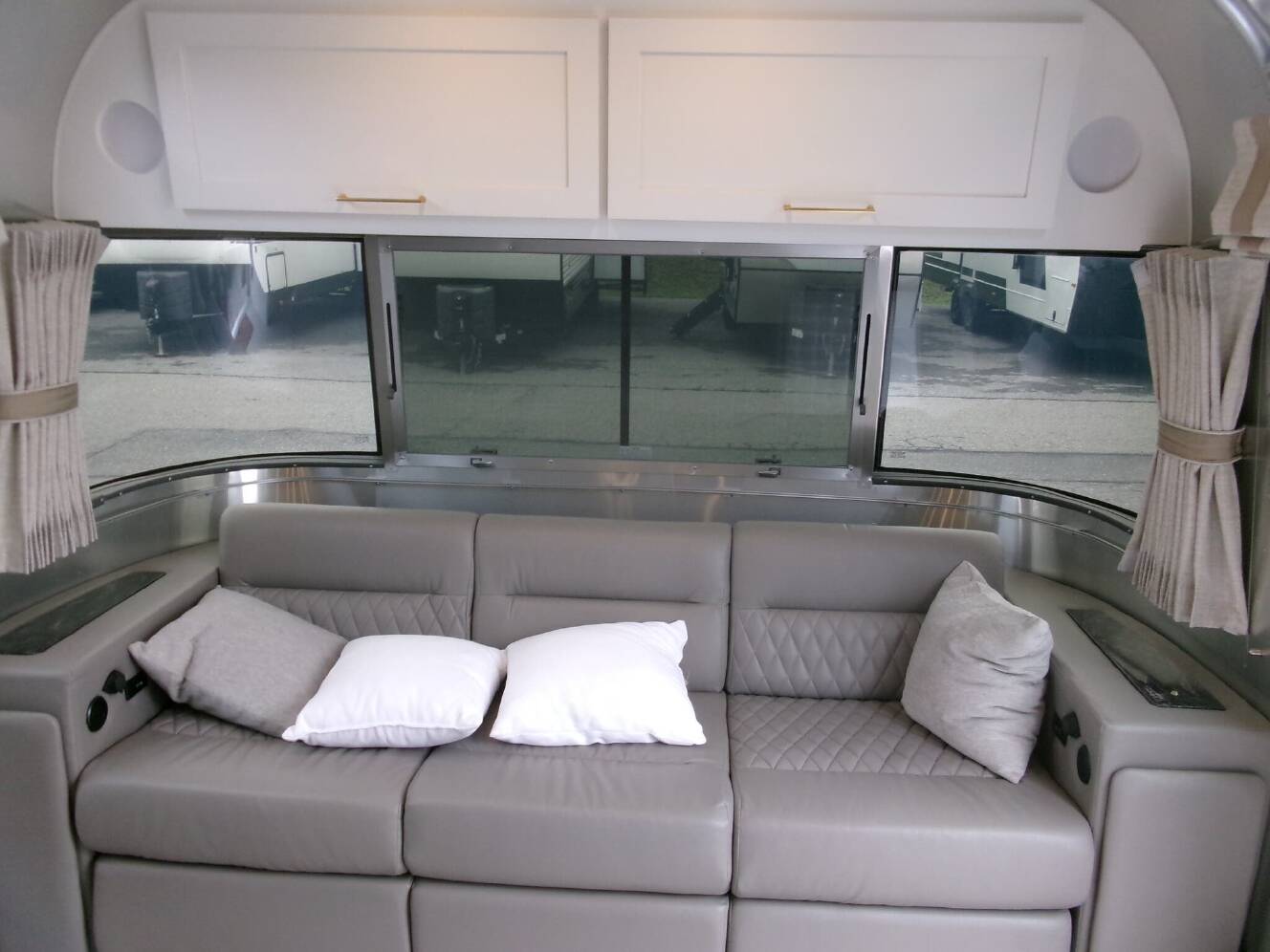 A photo of this 2024 Airstream Classic 30RBT