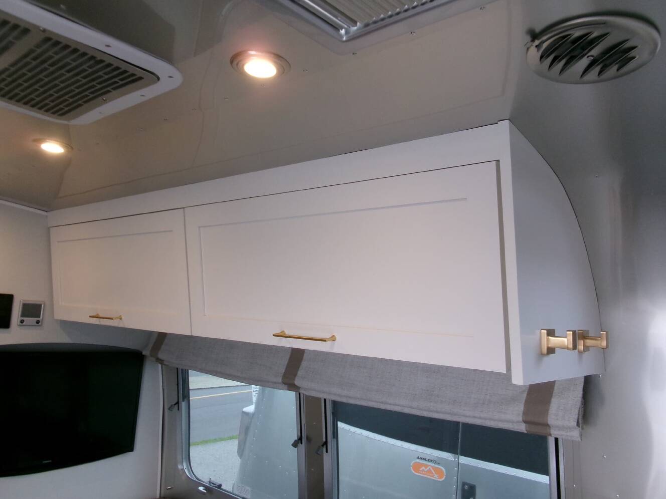 A photo of this 2024 Airstream Classic 30RBT
