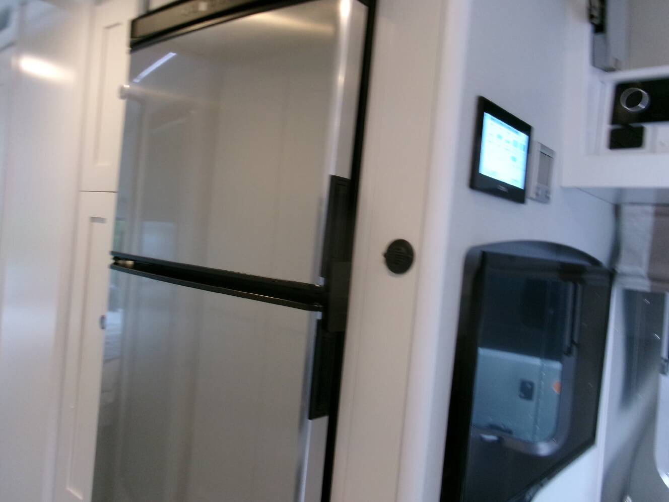 A photo of this 2024 Airstream Classic 30RBT