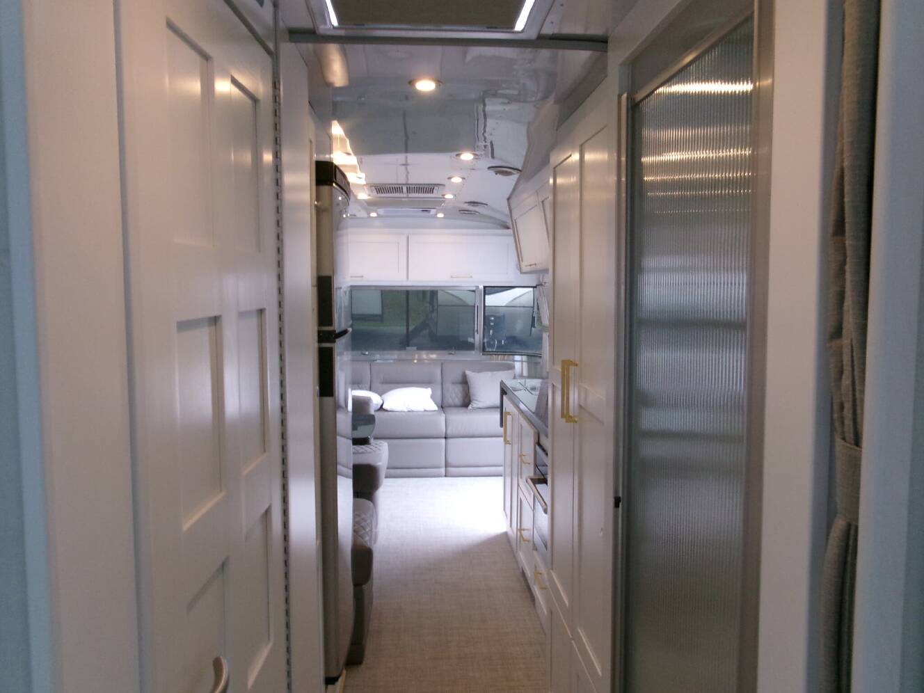 A photo of this 2024 Airstream Classic 30RBT