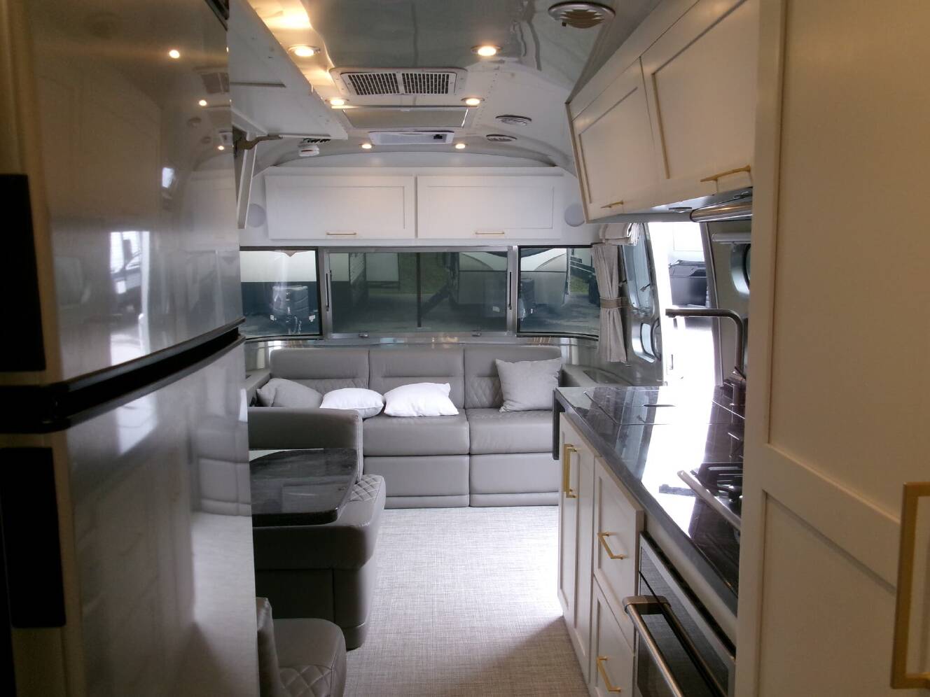 A photo of this 2024 Airstream Classic 30RBT