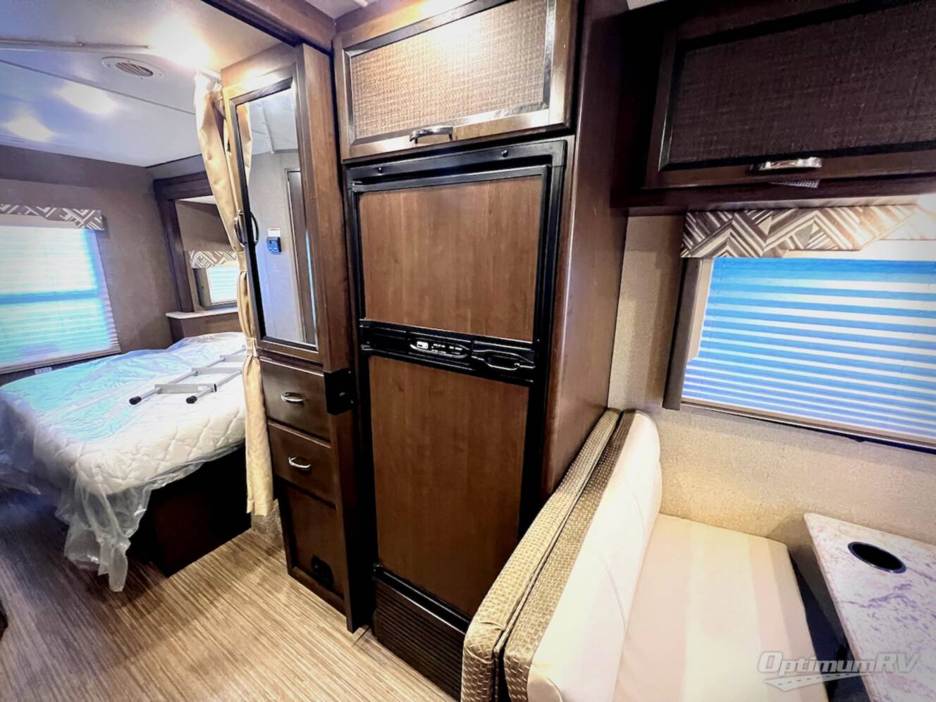 A photo of this 2017 Thor Axis 25.3