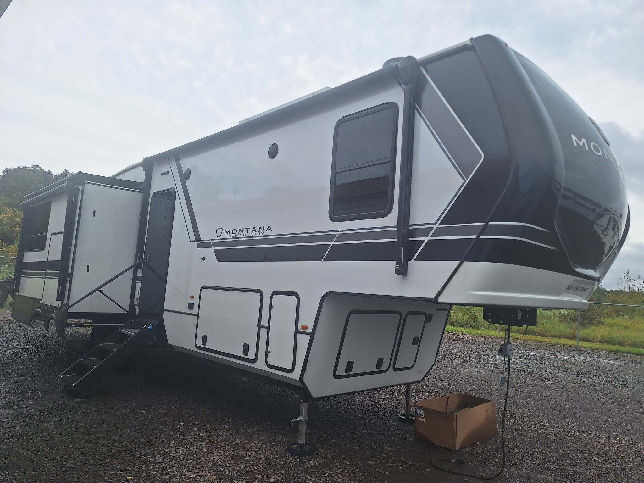 2026 Keystone Montana High Country 325RK RV