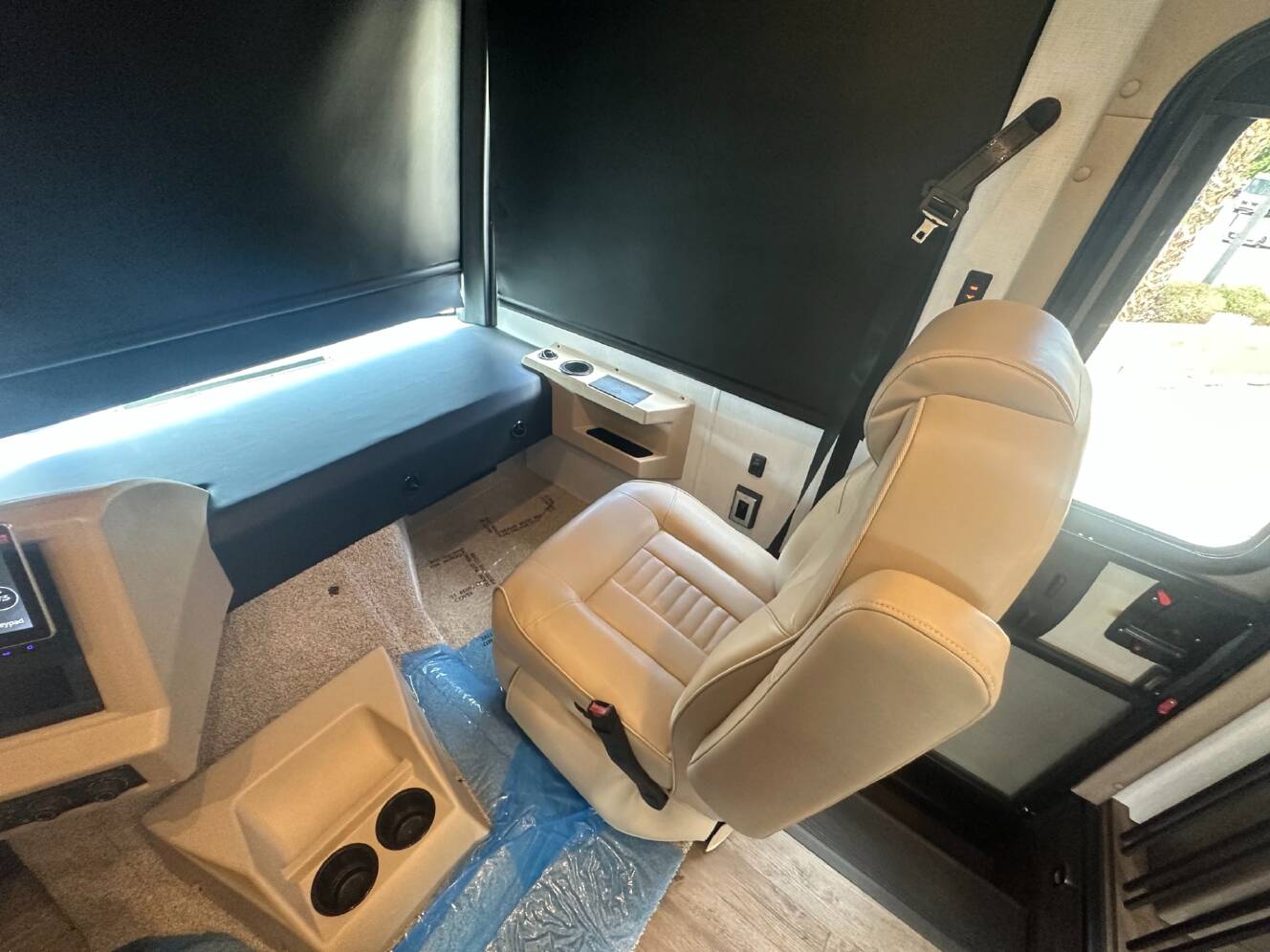 A photo of this 2027 Newmar Bay Star 3626