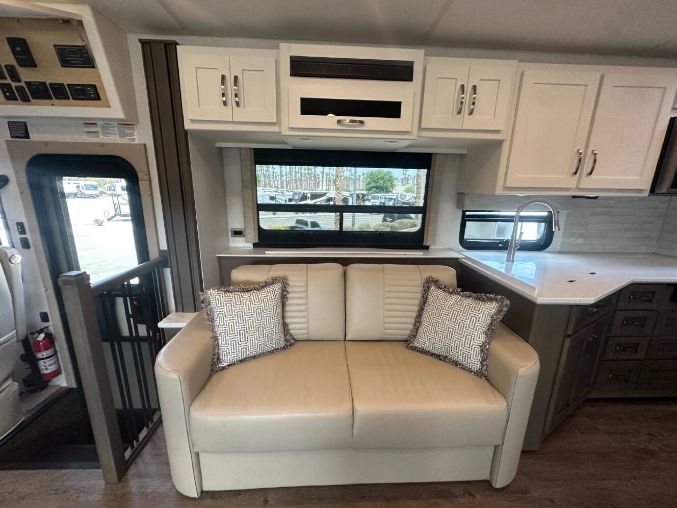 A photo of this 2027 Newmar Bay Star 3626