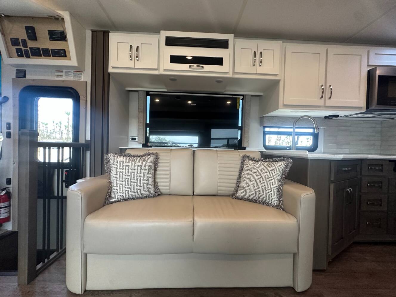 A photo of this 2027 Newmar Bay Star 3626