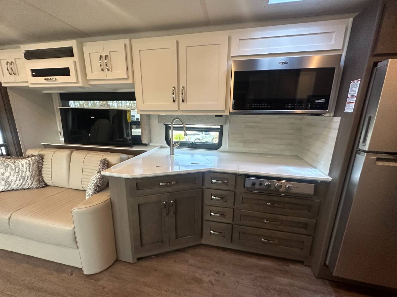 A photo of this 2027 Newmar Bay Star 3626