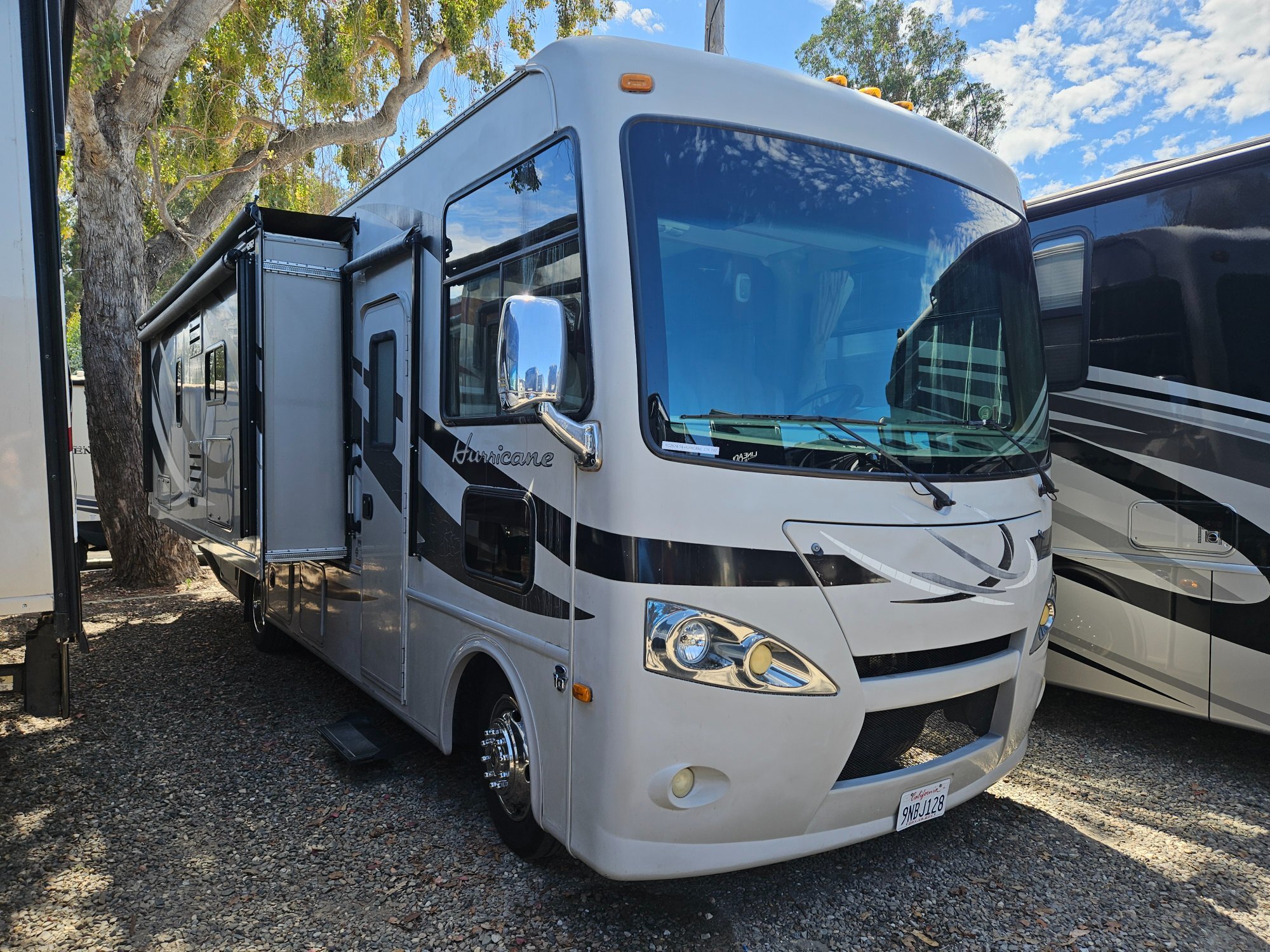 2014 Thor Motor Coach Hurricane 27K in pismo beach CA