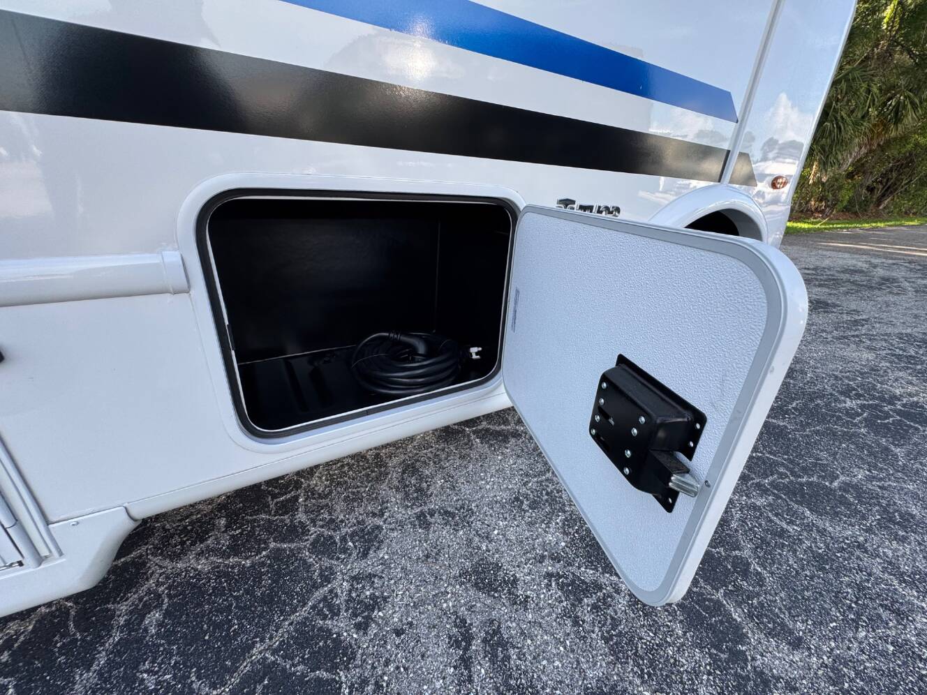 A photo of this 2027 Thor Motor Coach Axis 24.1