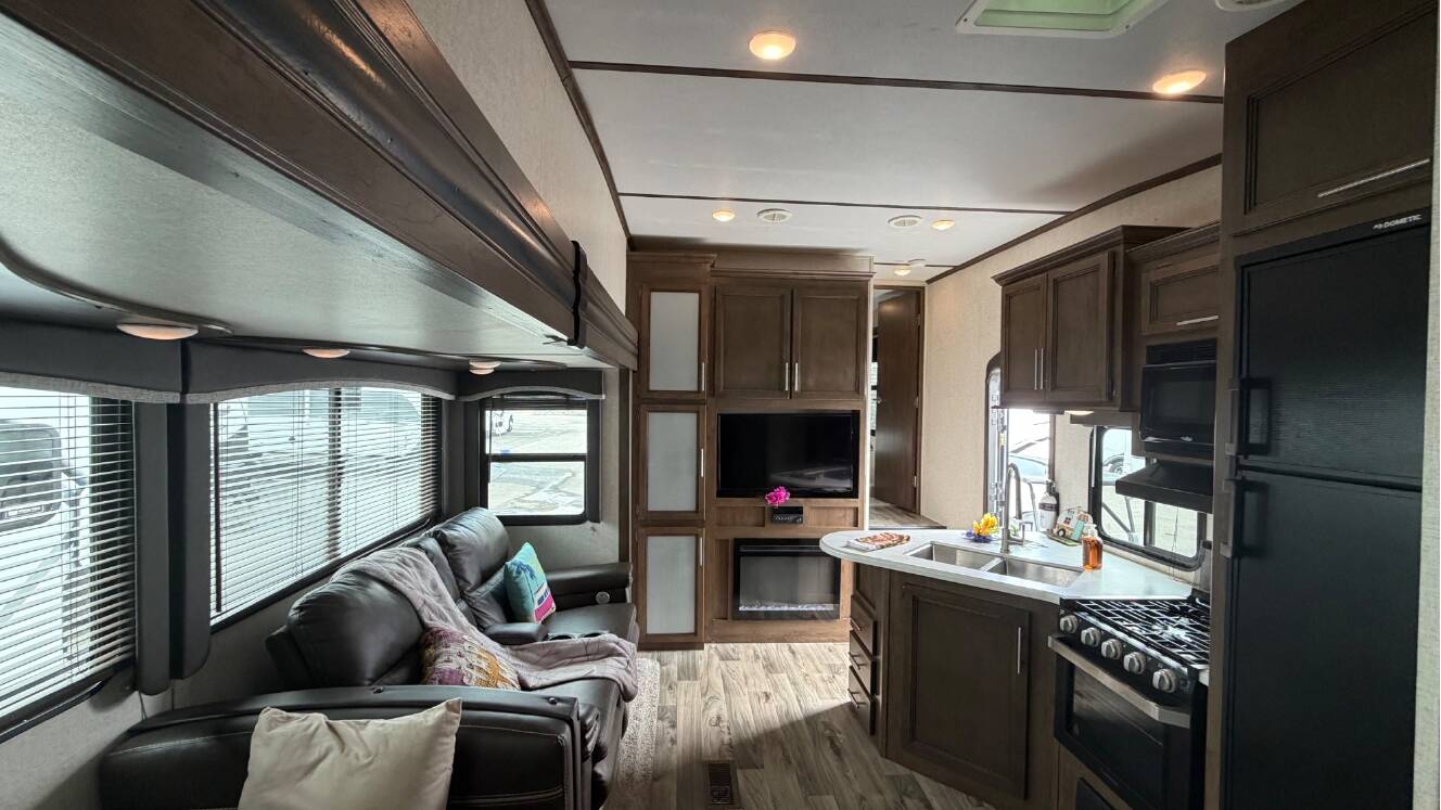 A photo of this 2021 Keystone COUGAR 32BHS