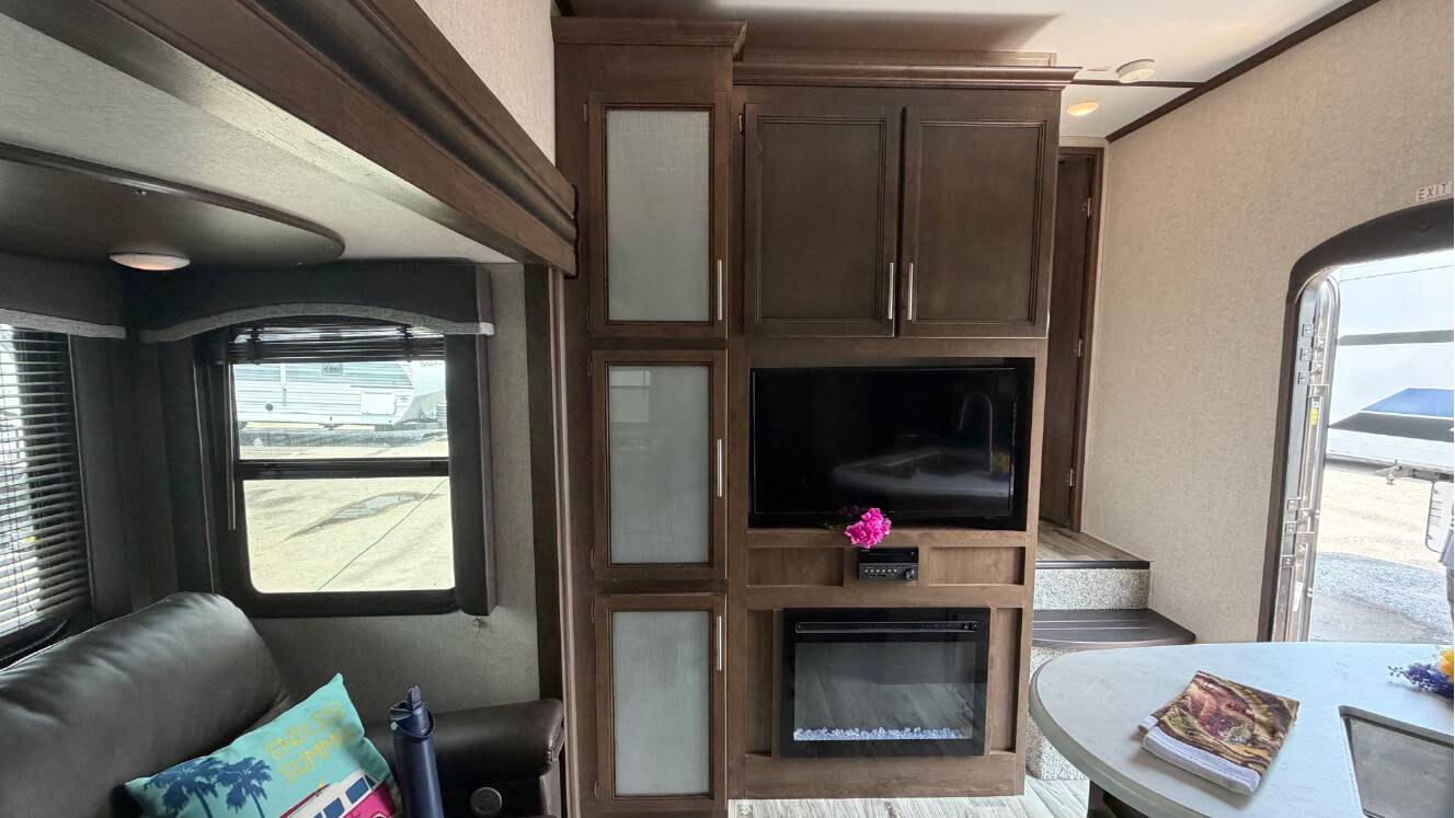A photo of this 2021 Keystone COUGAR 32BHS