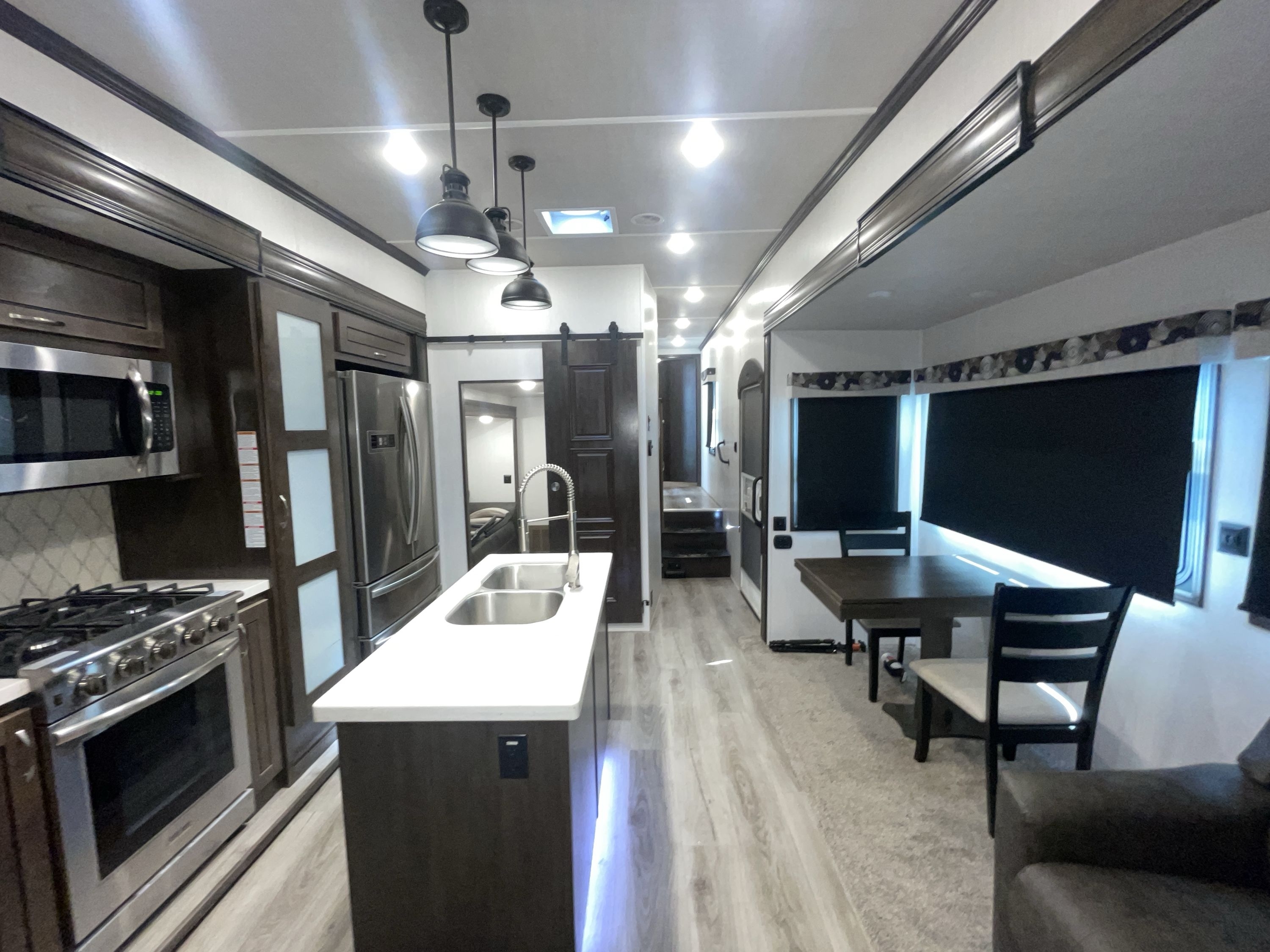 2021 Forest River CEDAR CREEK SILVERBACK 37MBH in akron OH