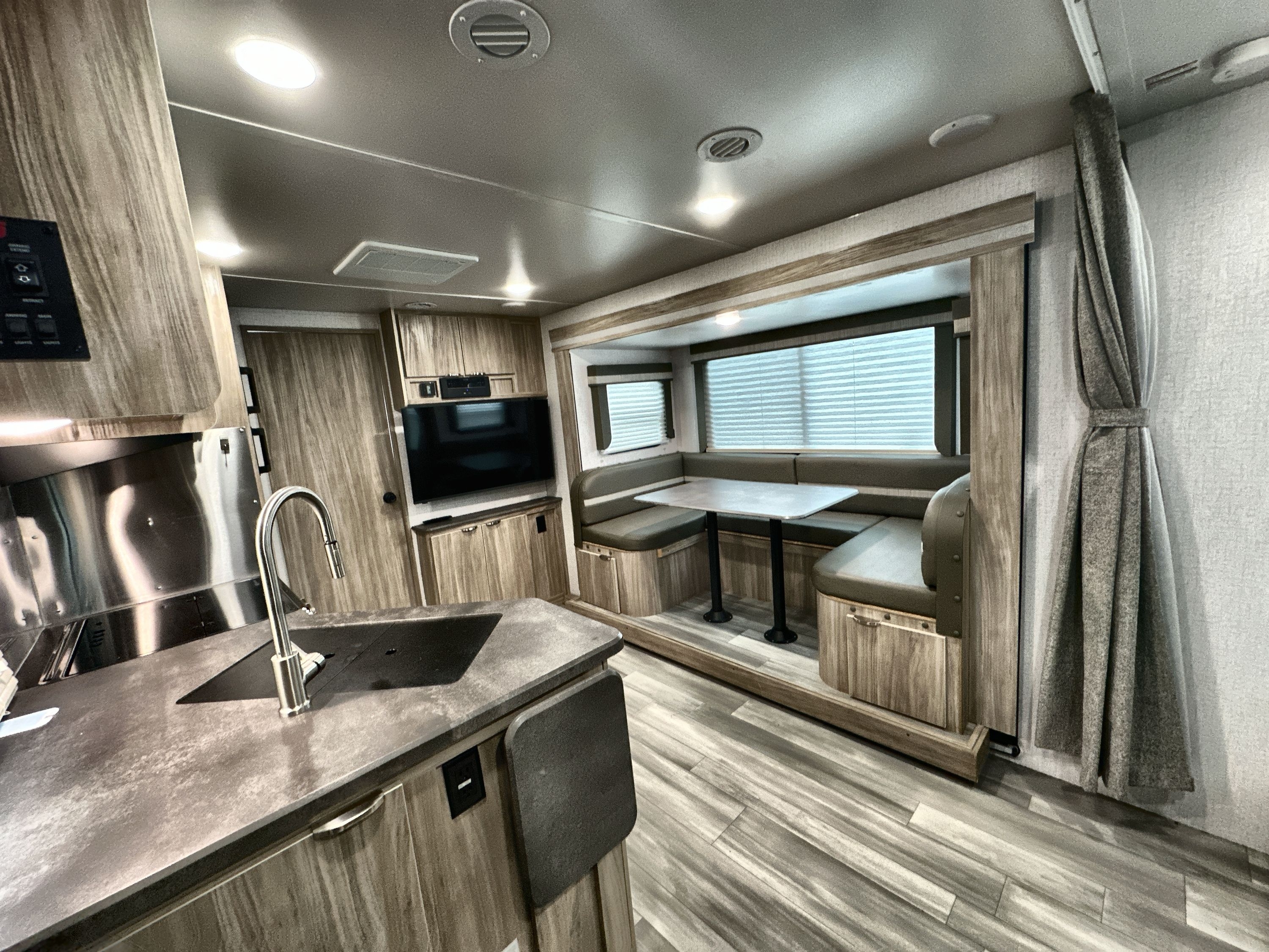 2022 Winnebago MINNIE 2201MB in houghton lake MI