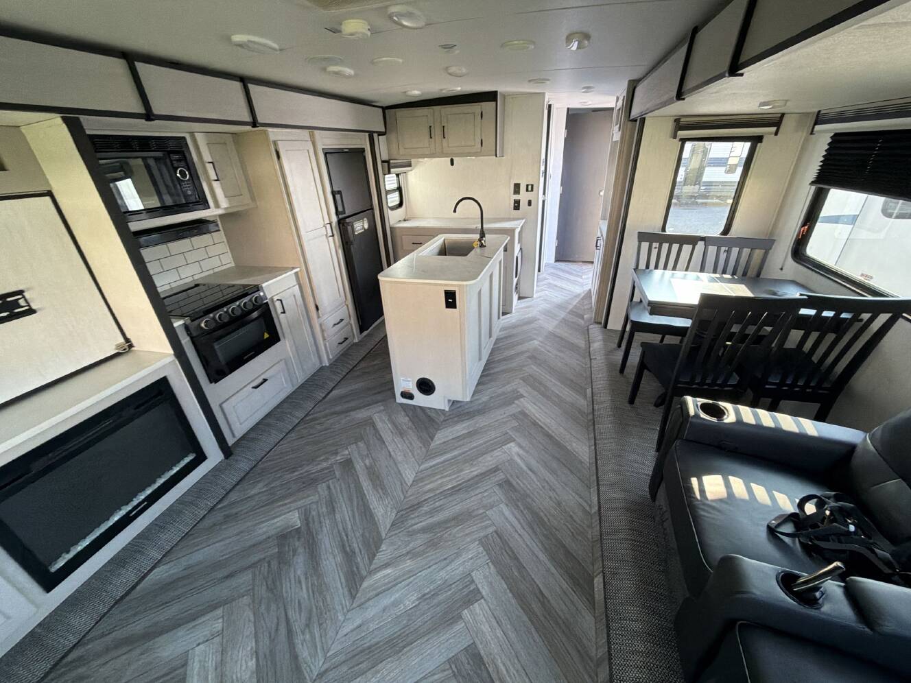 A photo of this 2023 Heartland MALLARD M335