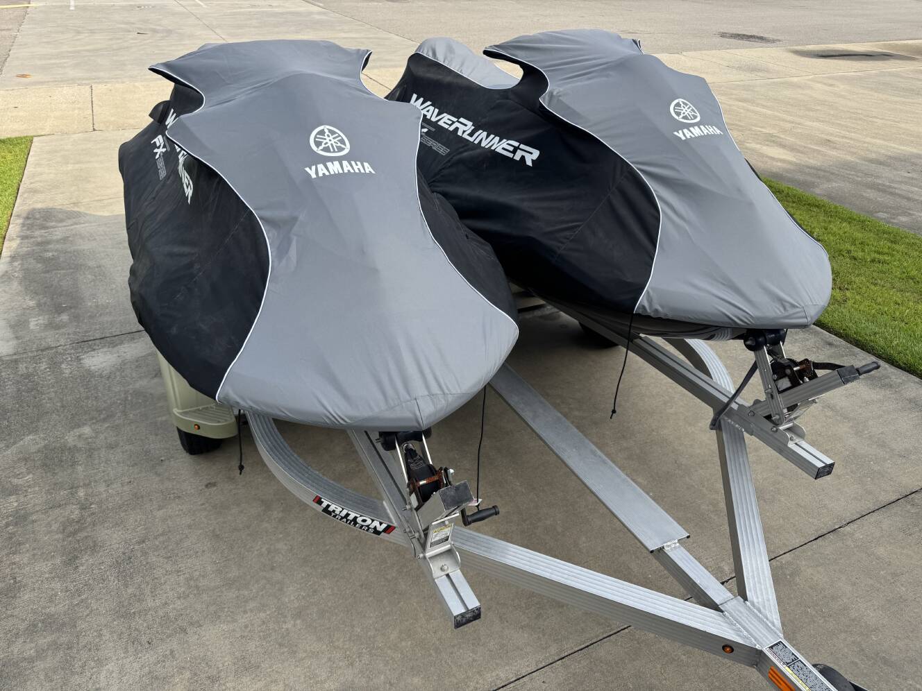 A photo of this 2022 Yamaha WAVERUNNER FX CRUISER SVHO