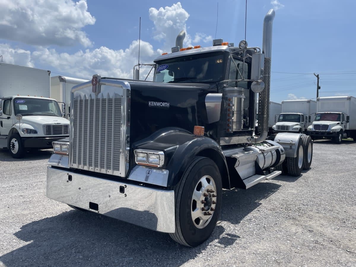 2020 KENWORTH W900 in Saint Rose, LA