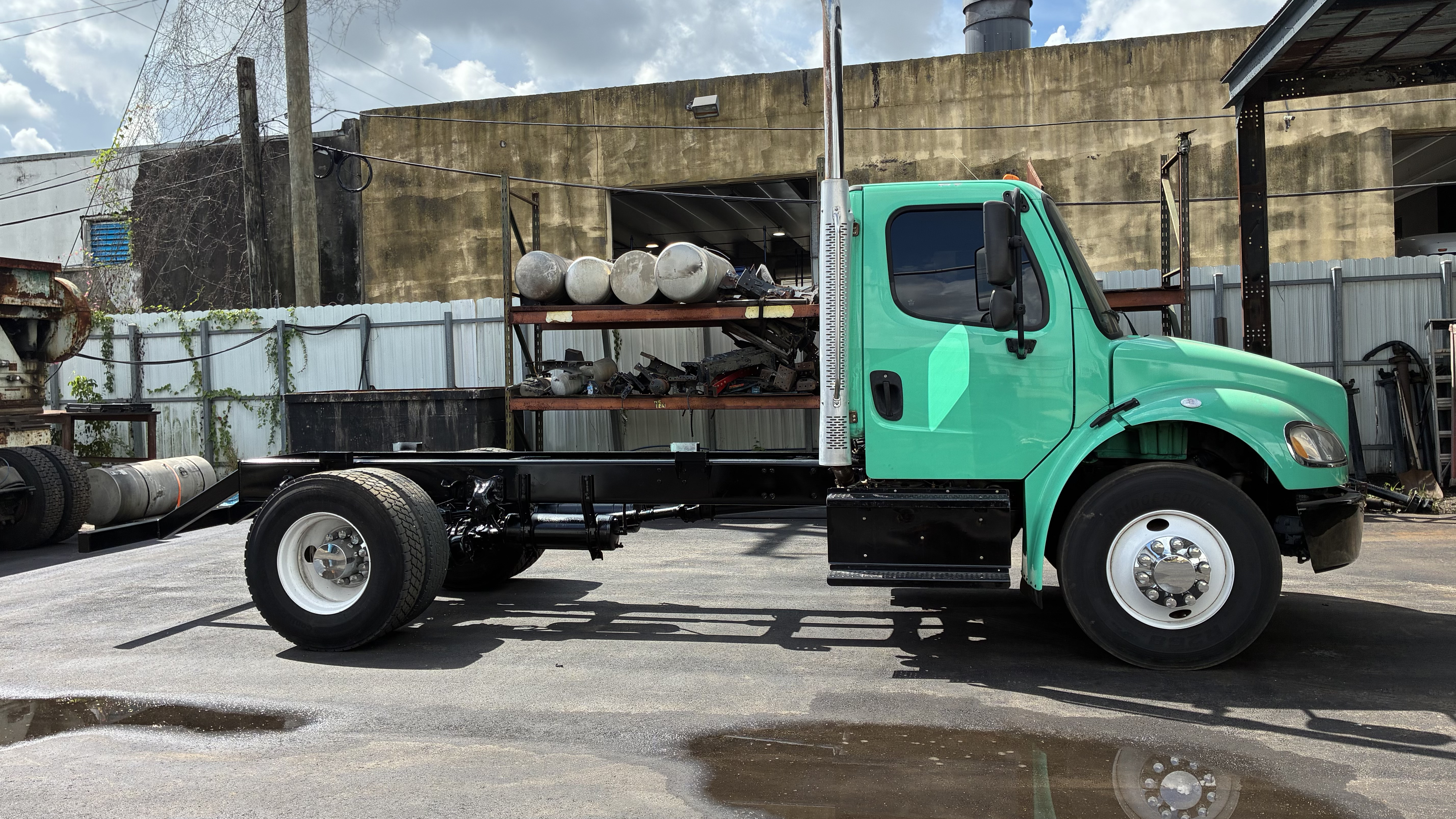 2016 FREIGHTLINER BUSINESS CLASS M2 106 in Miami, FL