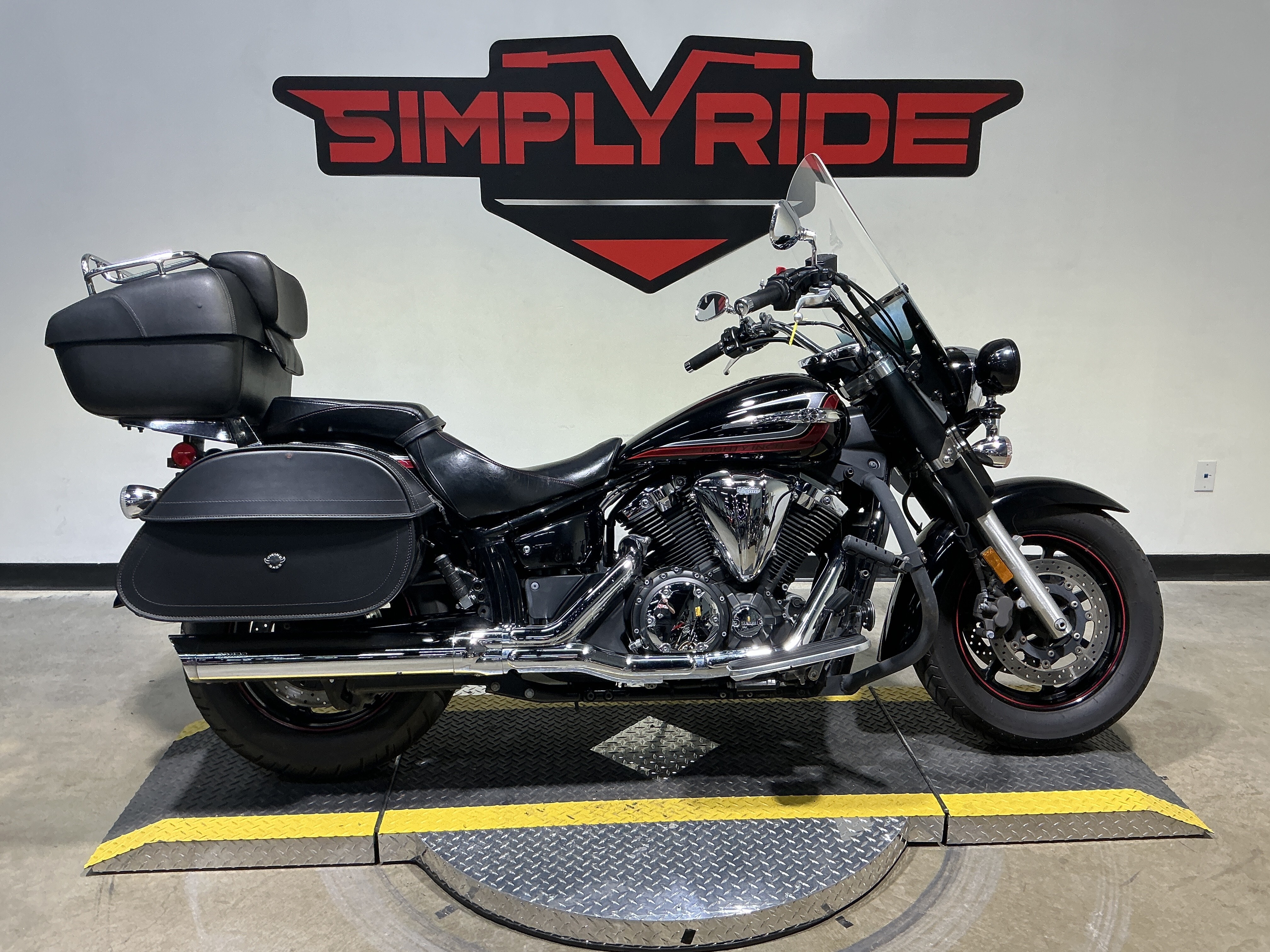 2013 Yamaha V Star 1300 BASE in Eden Prairie, MN