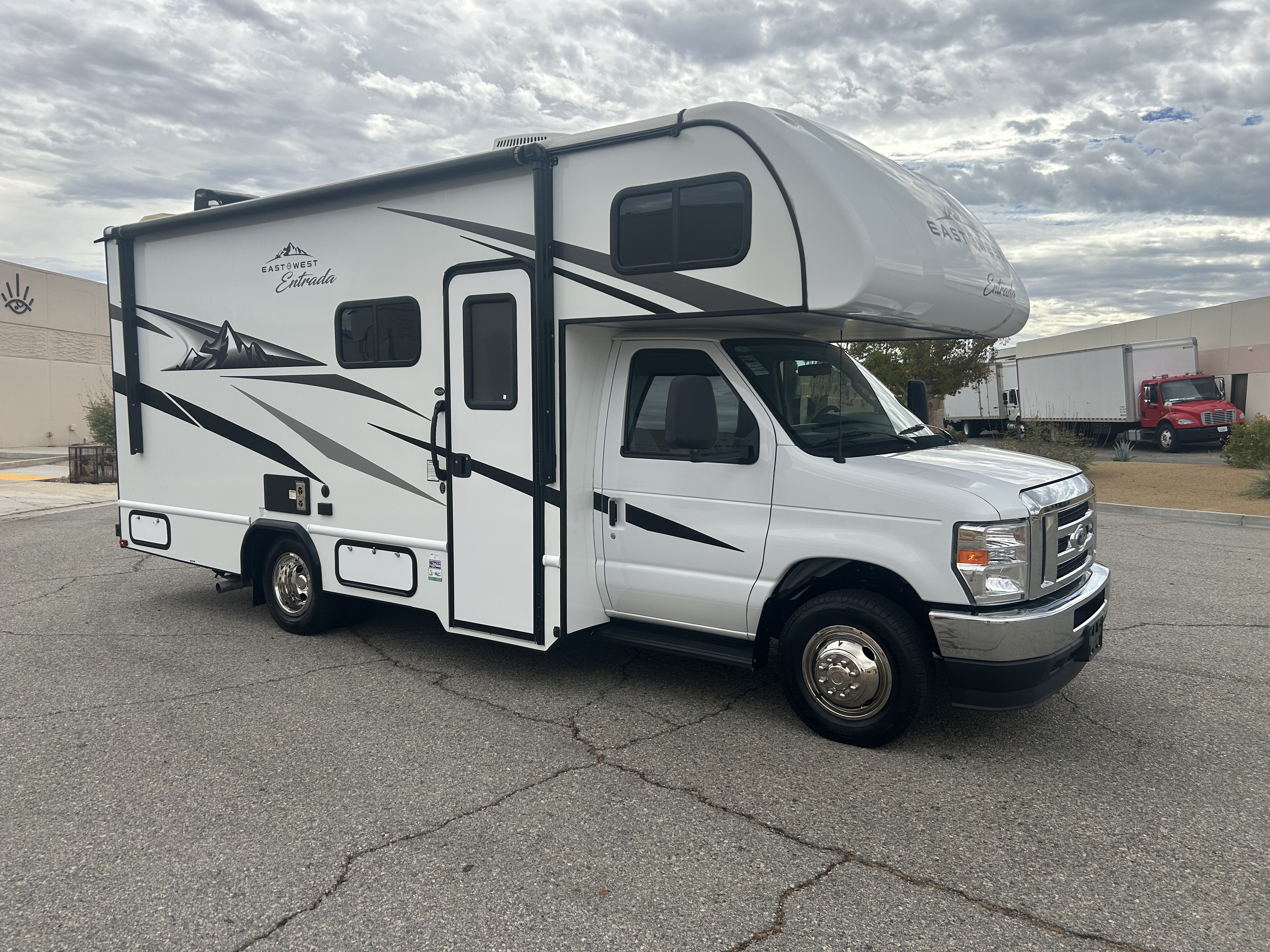 2024 East To West ENTRADA 2200S in cathedral city CA
