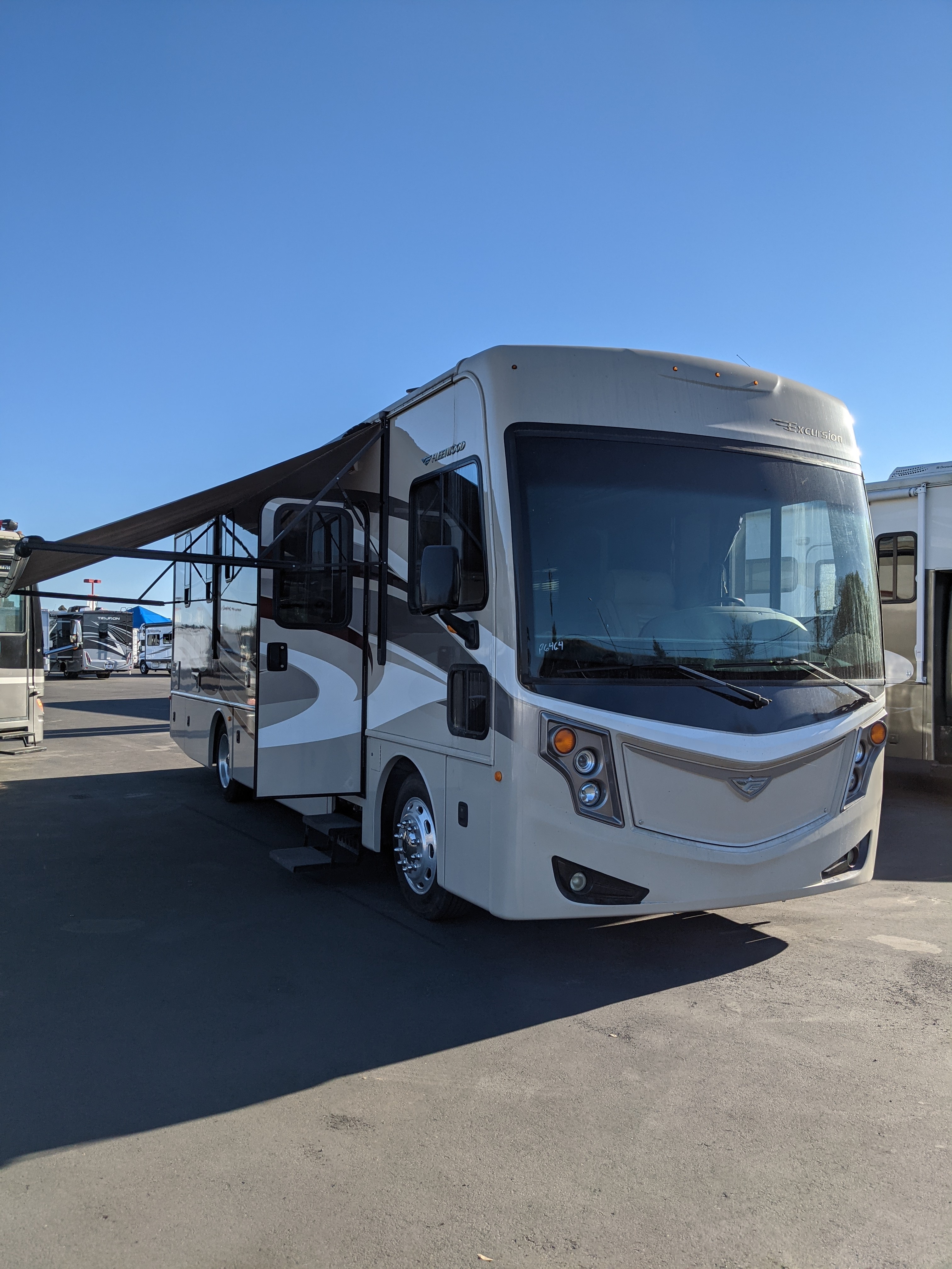 2014 Fleetwood EXCURSION 33D in perris CA