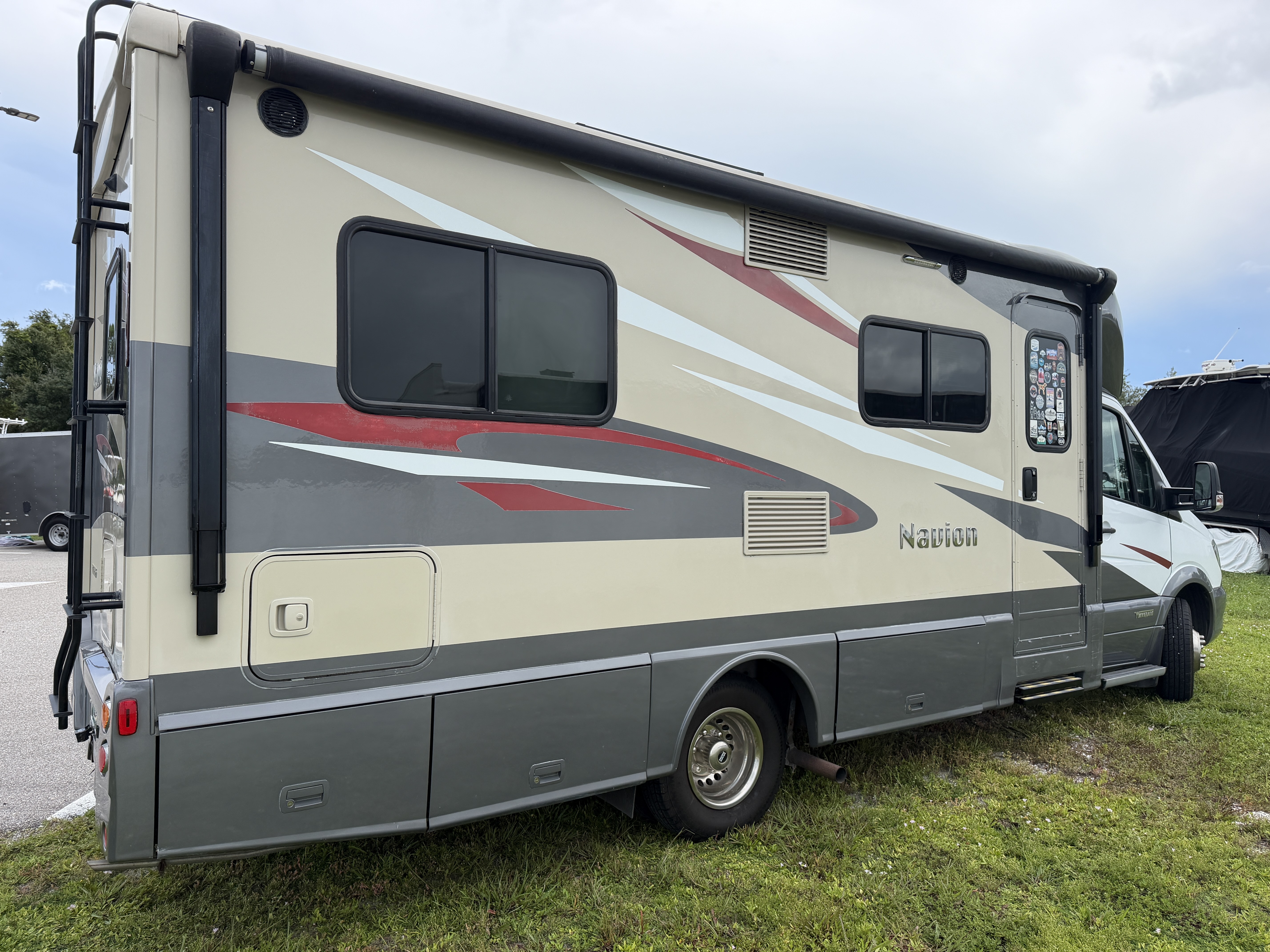 2018 Winnebago NAVION 24V in osprey FL