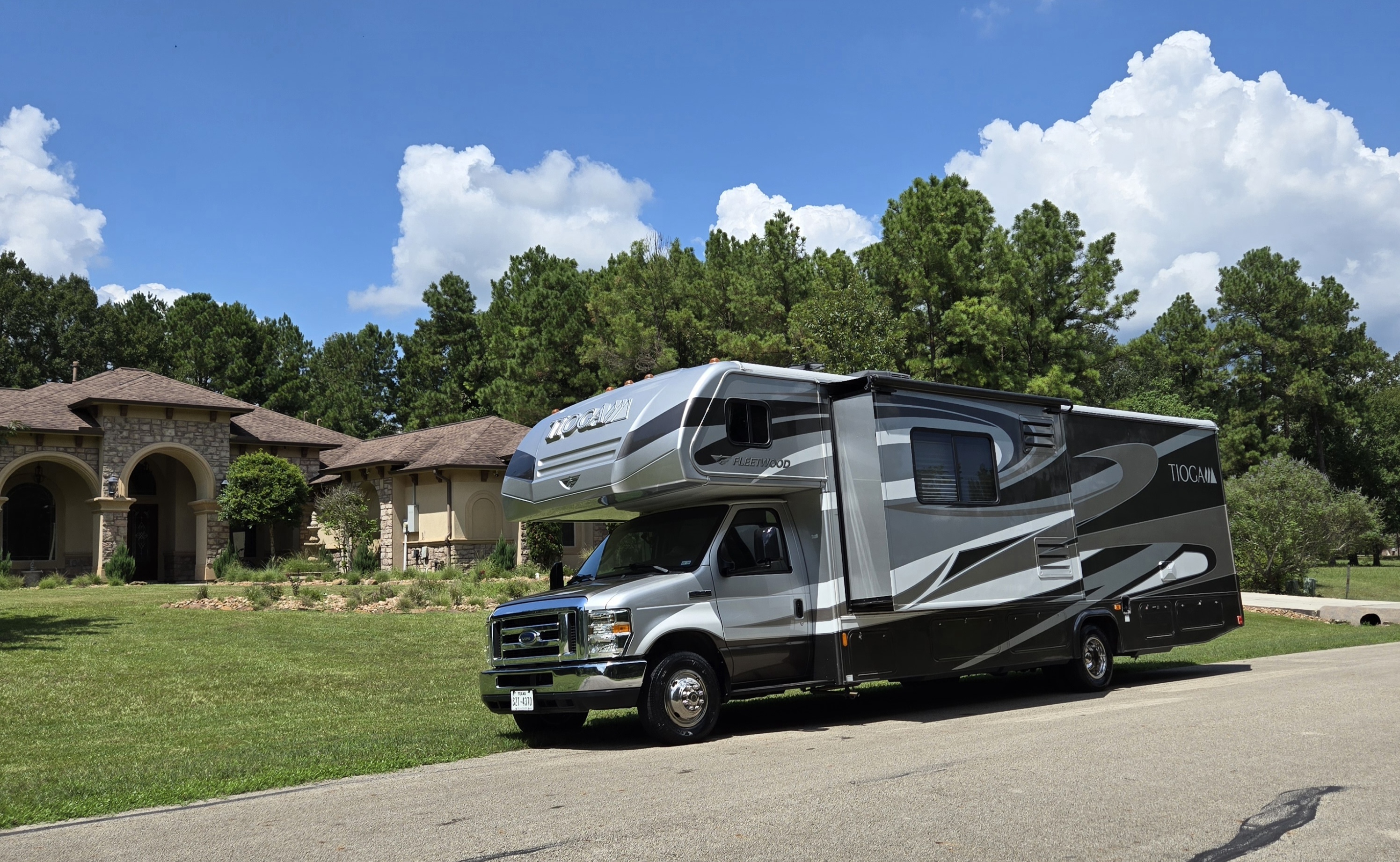 2010 Fleetwood TIOGA 31M in montgomery TX