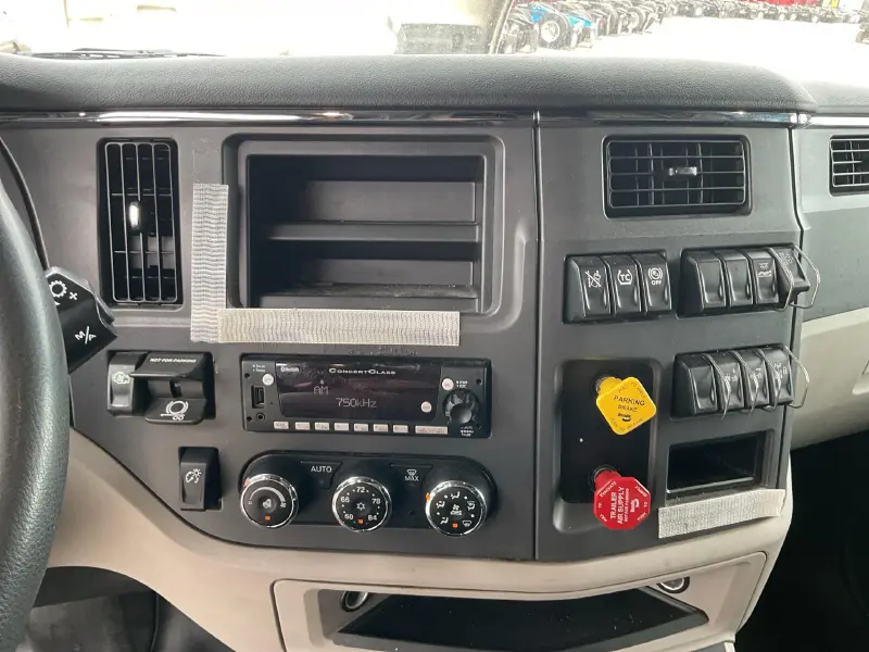 2023 PETERBILT 579