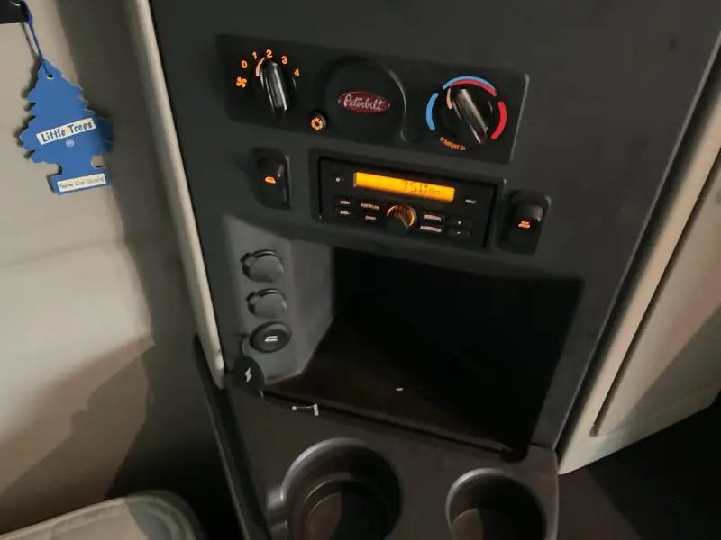 2023 PETERBILT 579
