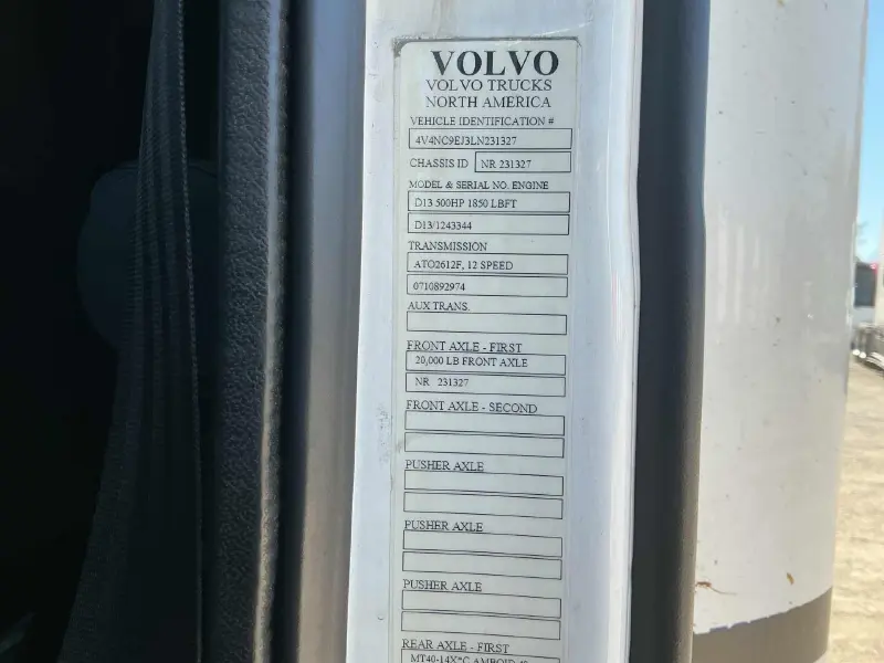 2020 VOLVO VNL64T630